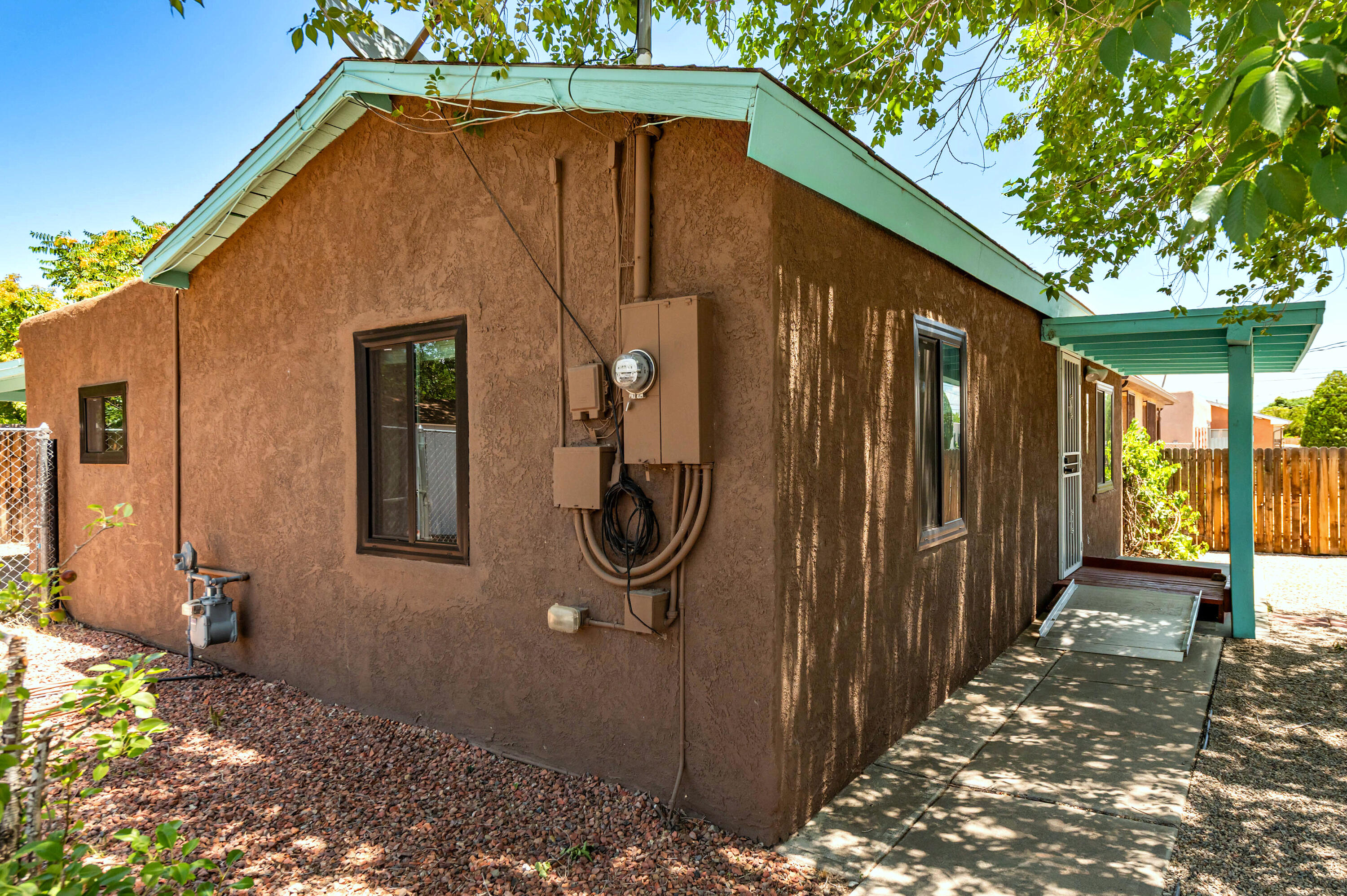 Photo 4 — 2331 Edna Avenue NW