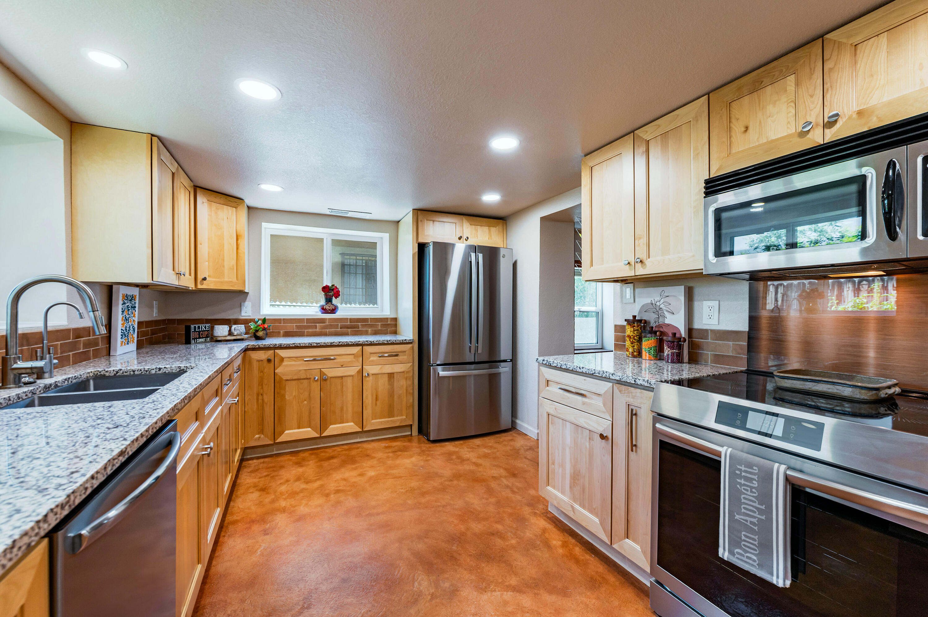 Photo 11 — 2331 Edna Avenue NW
