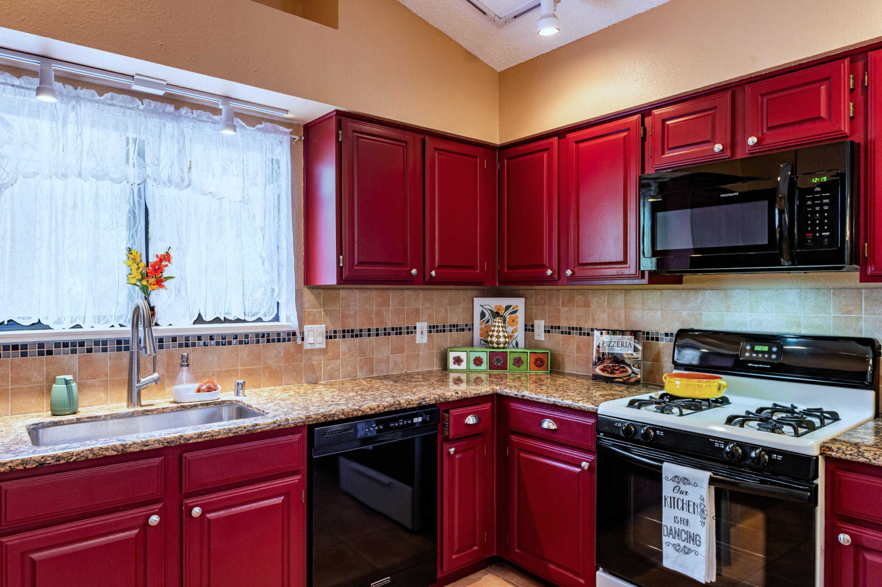 Photo 13 — 6928 Lamar Avenue NW