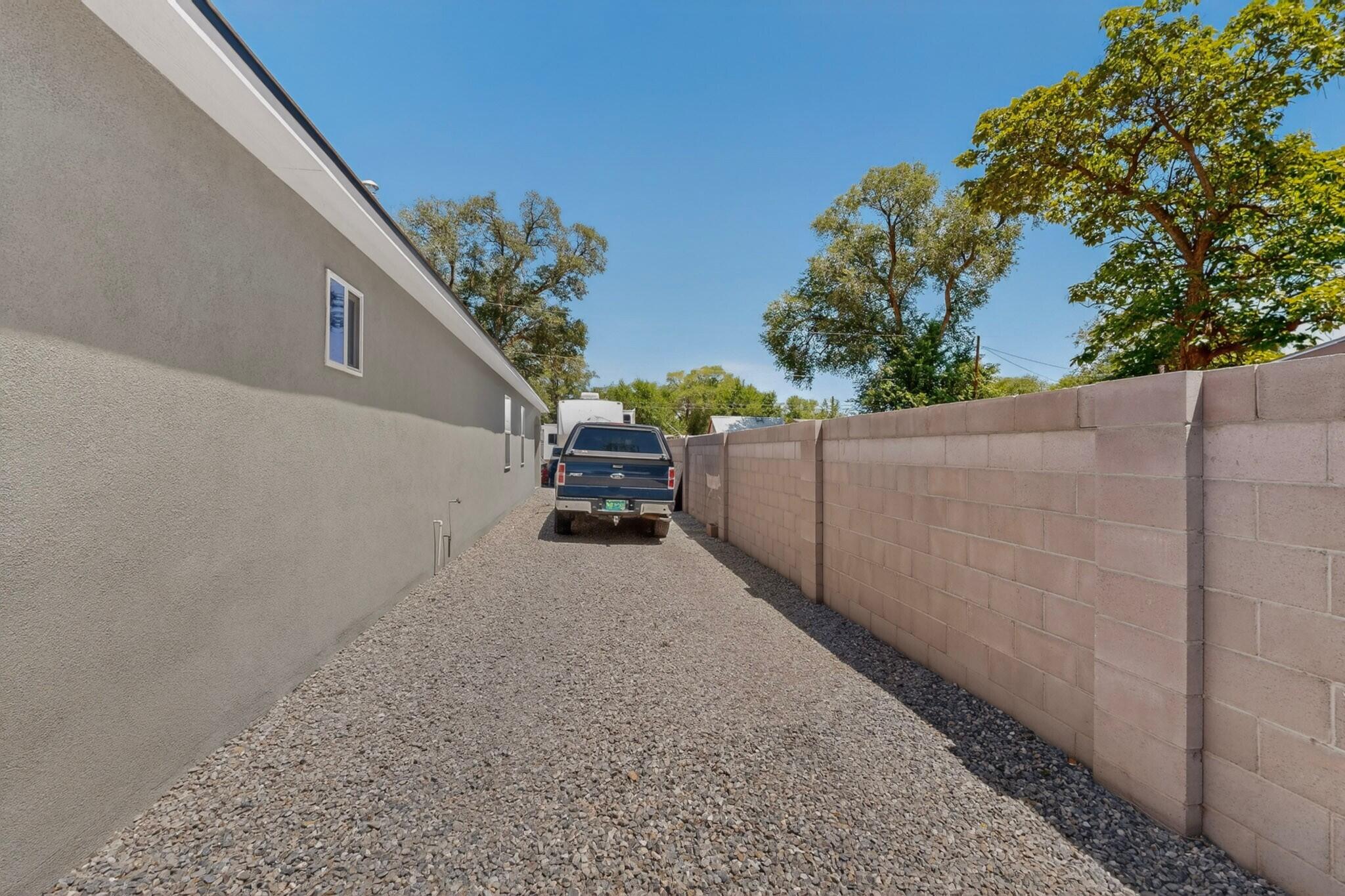 Photo 8 — 2527 Verde Road SW