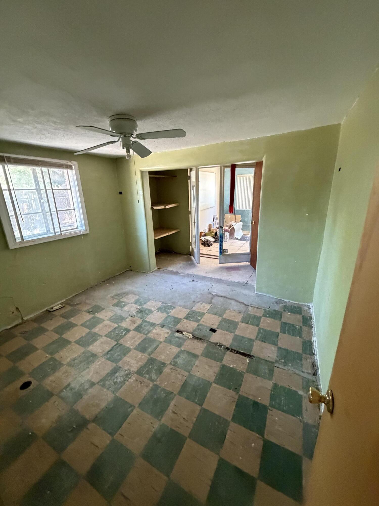 Photo 6 — 2009 Blake Road SW