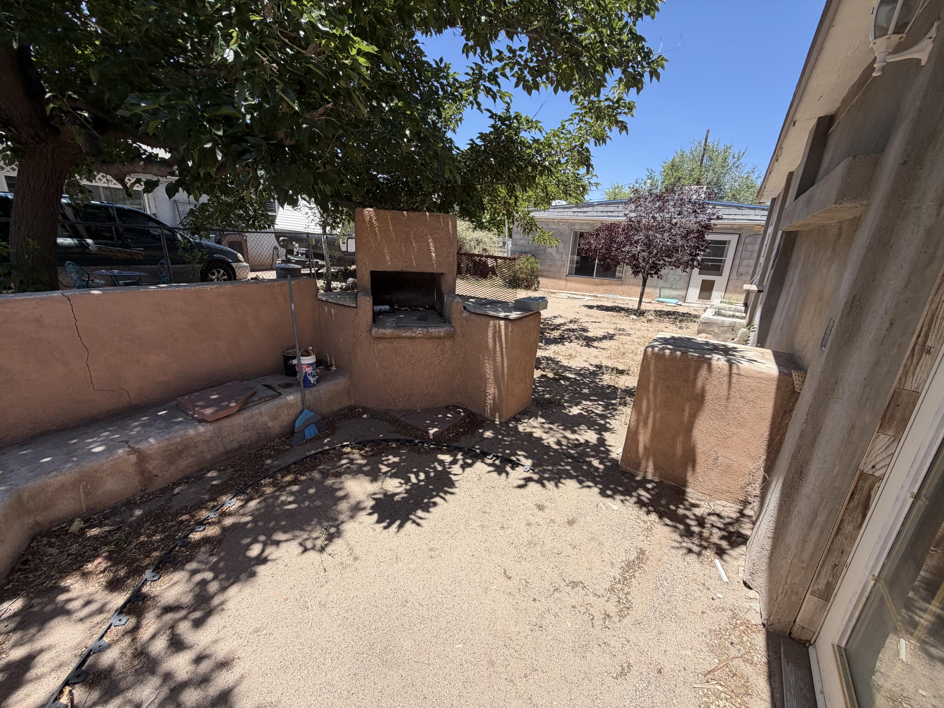 Photo 3 — 2009 Blake Road SW