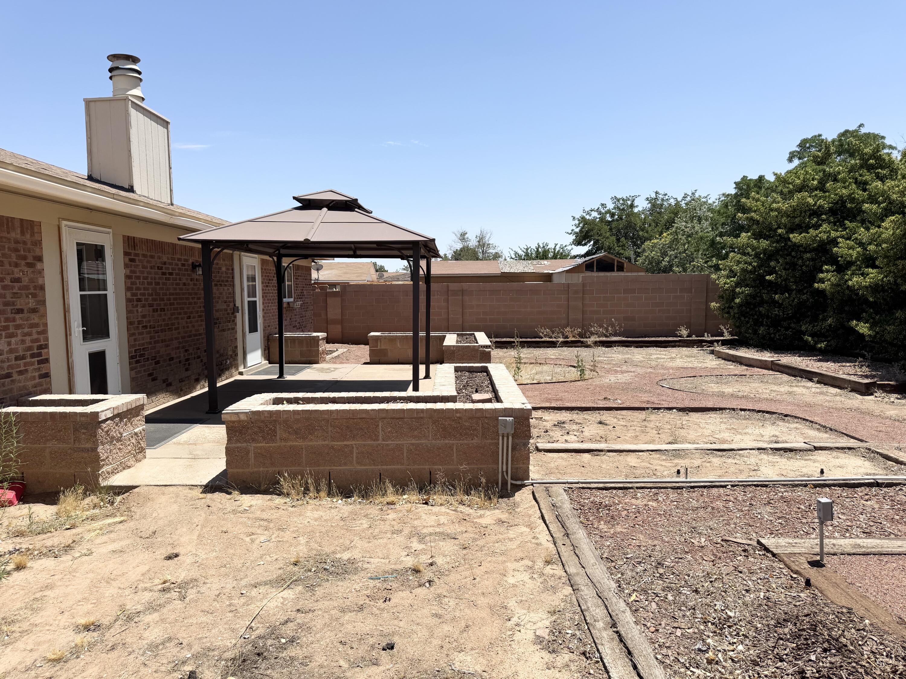 Photo 4 — 6205 Vista Montano Street NW