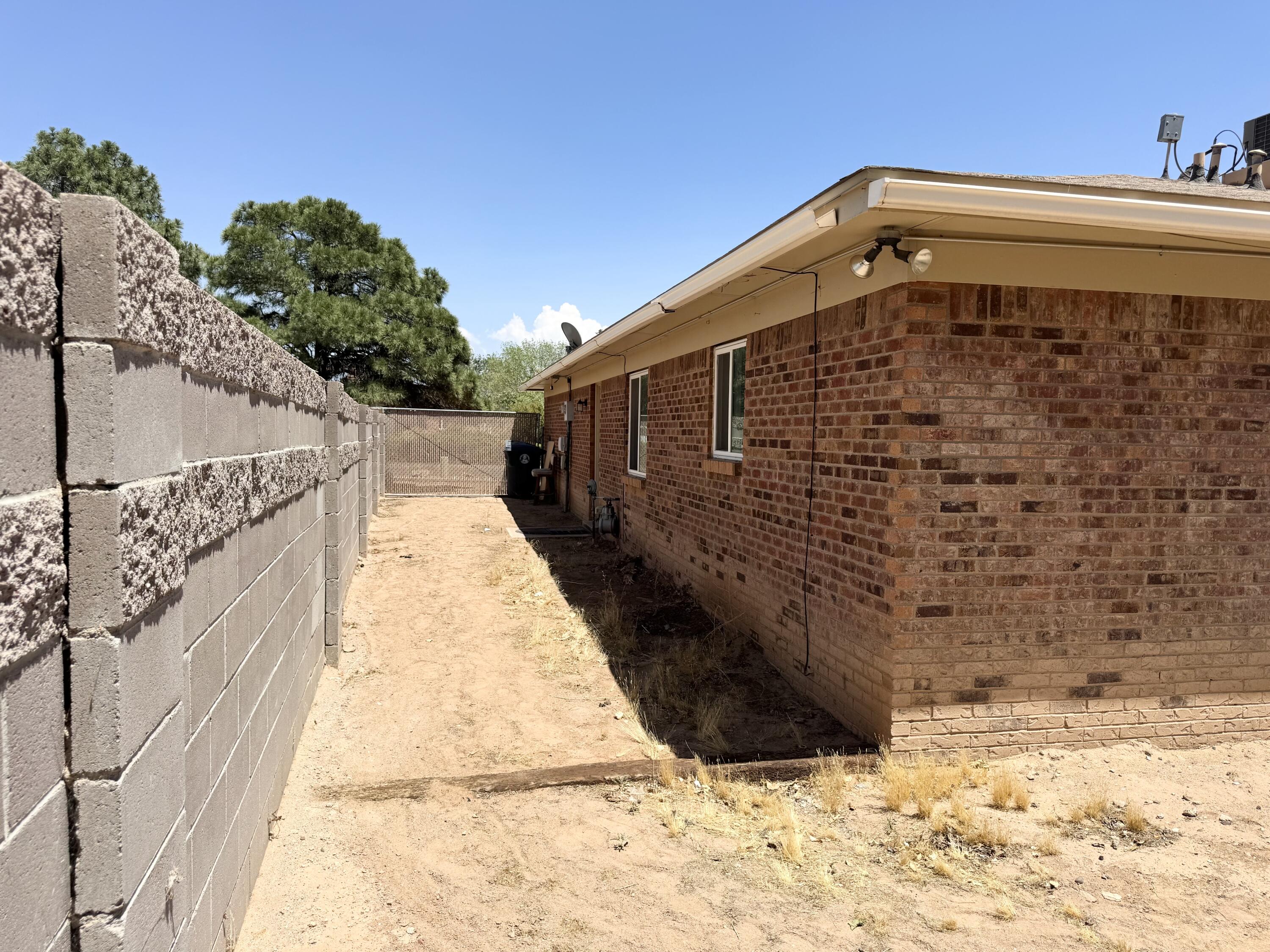 Photo 2 — 6205 Vista Montano Street NW