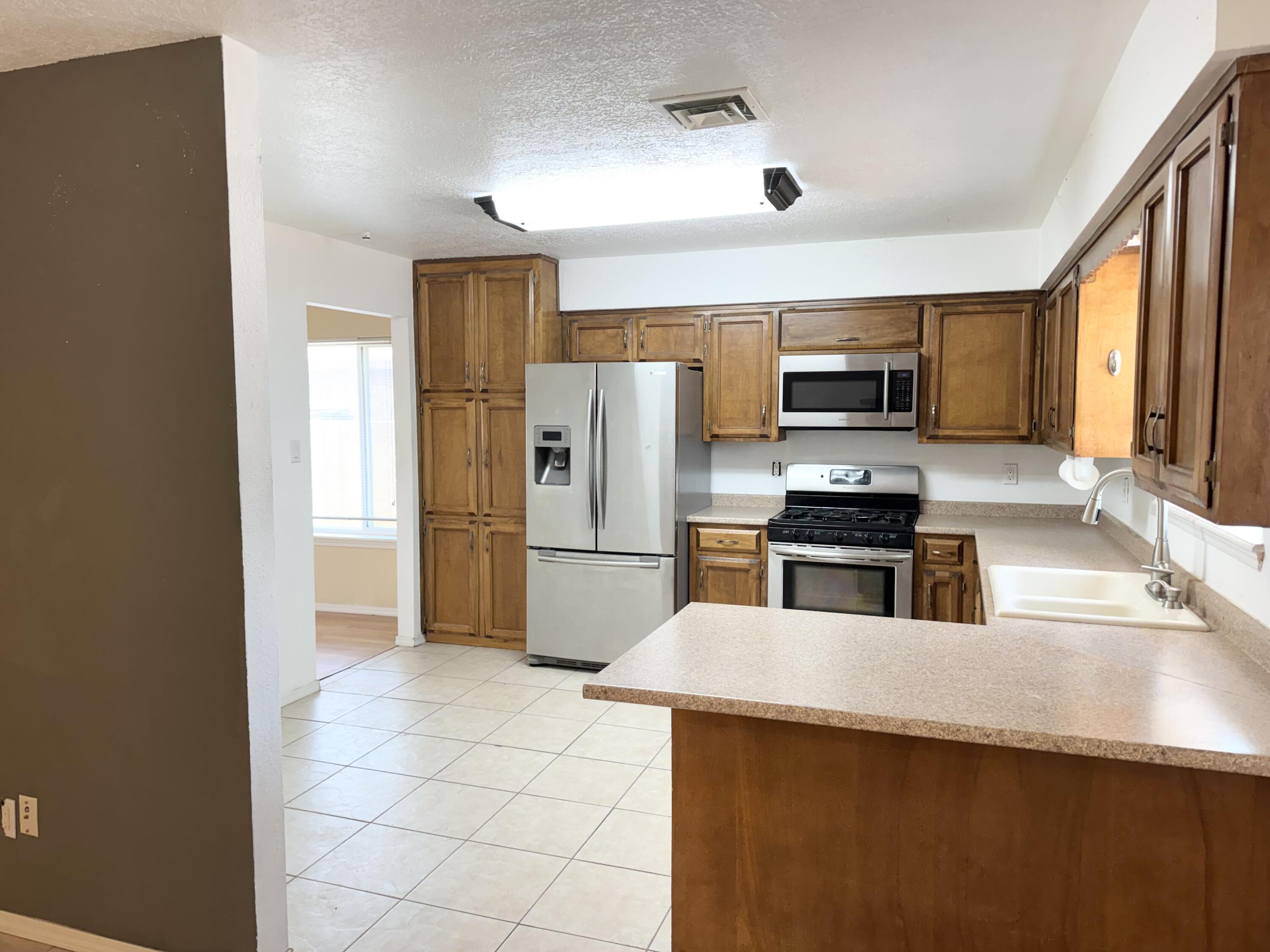 Photo 14 — 6205 Vista Montano Street NW