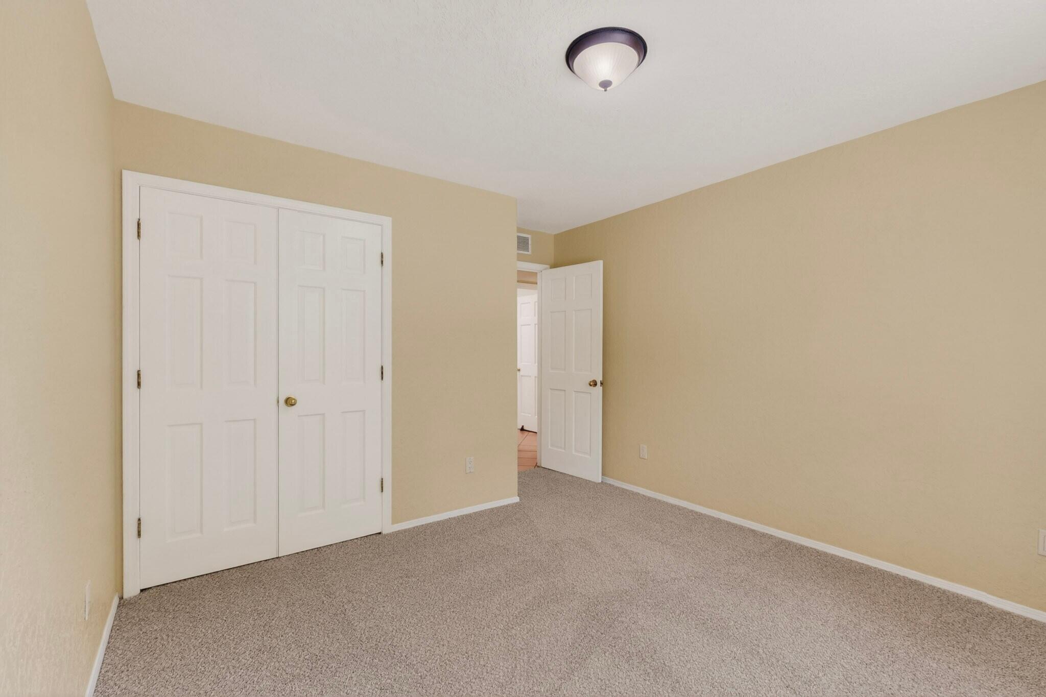 Photo 16 — 9504 San Rafael Avenue NE