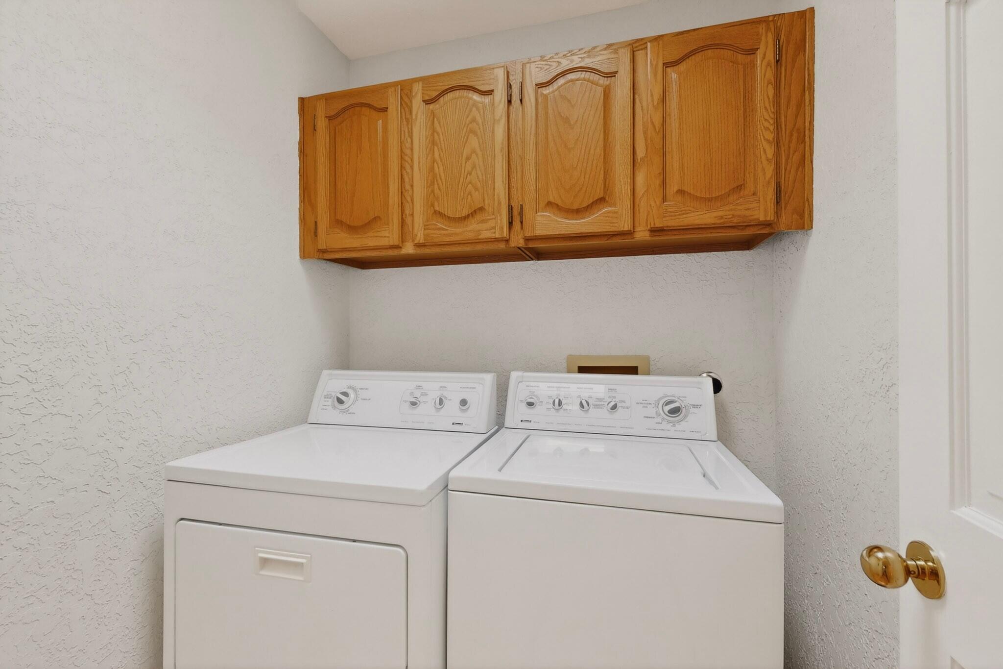 Photo 12 — 9504 San Rafael Avenue NE