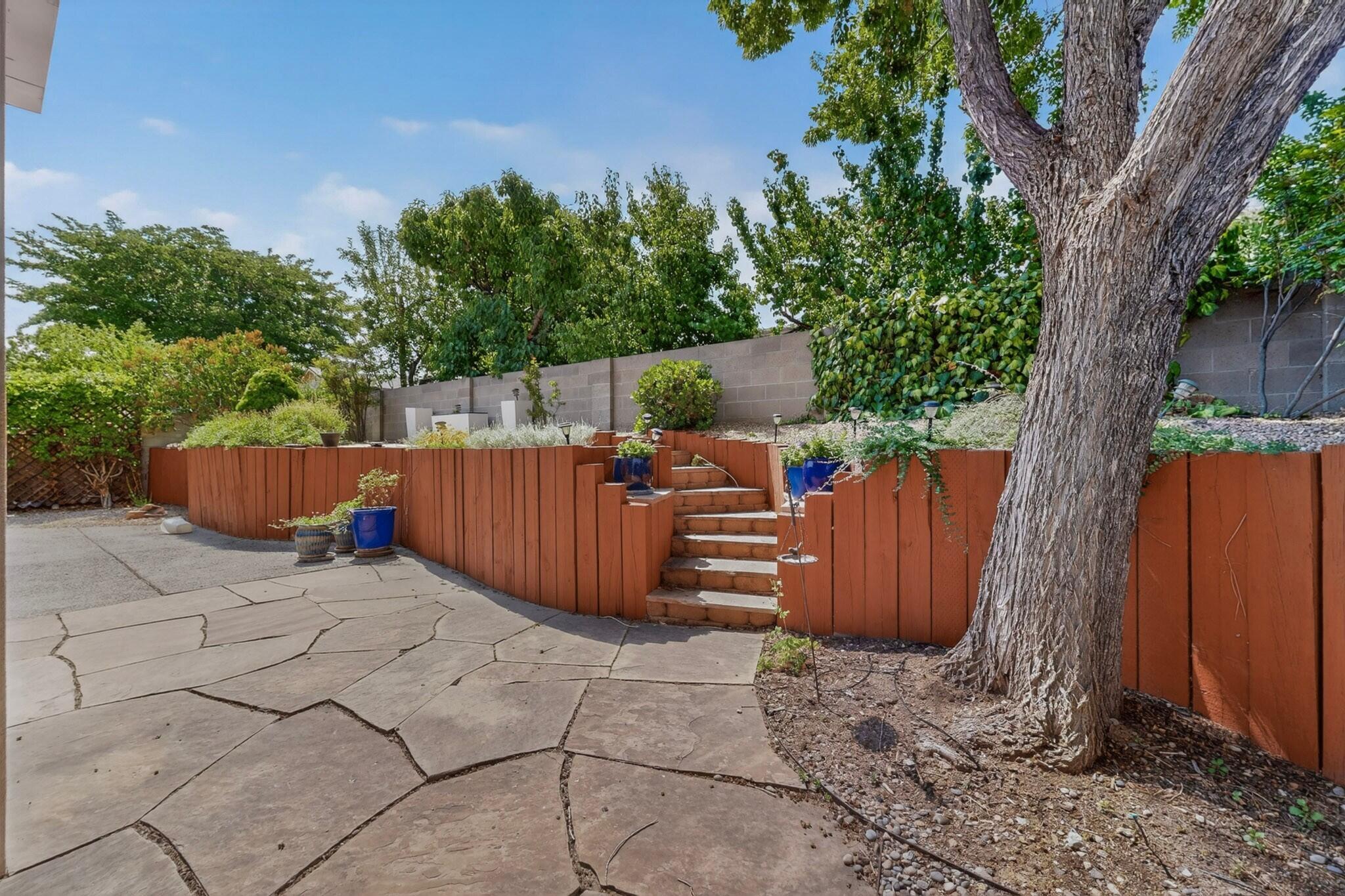 Photo 9 — 9504 San Rafael Avenue NE