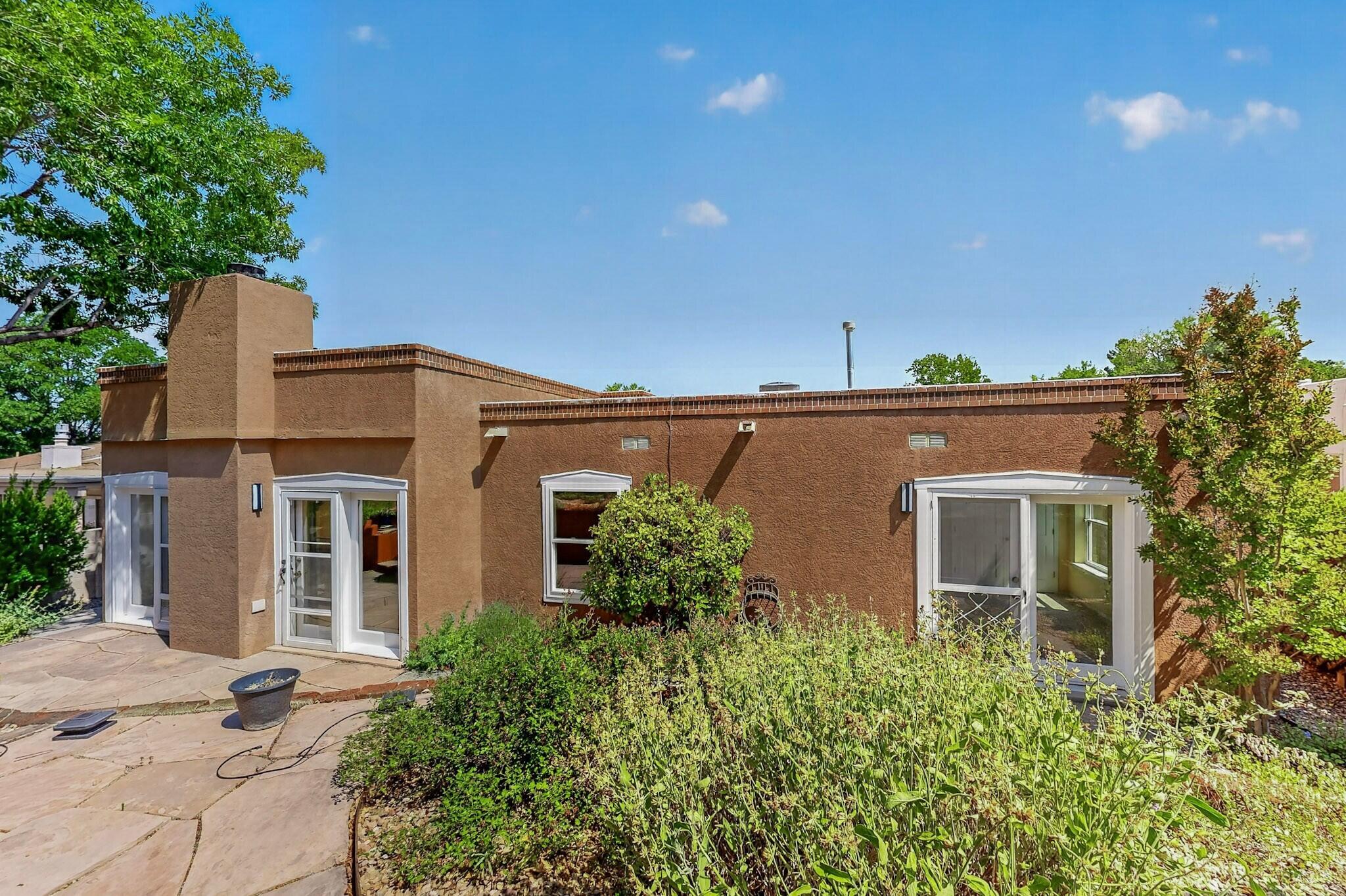 Photo 8 — 9504 San Rafael Avenue NE