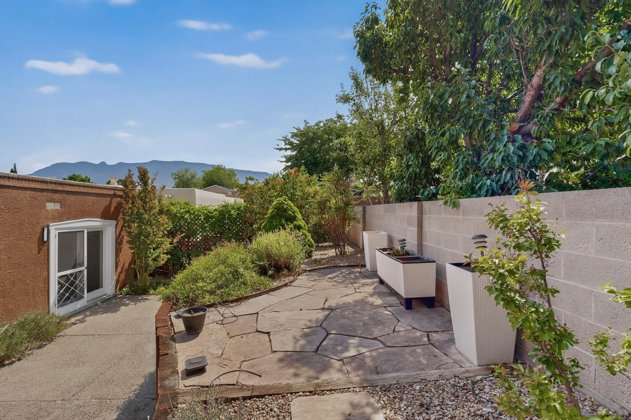 Photo 7 — 9504 San Rafael Avenue NE