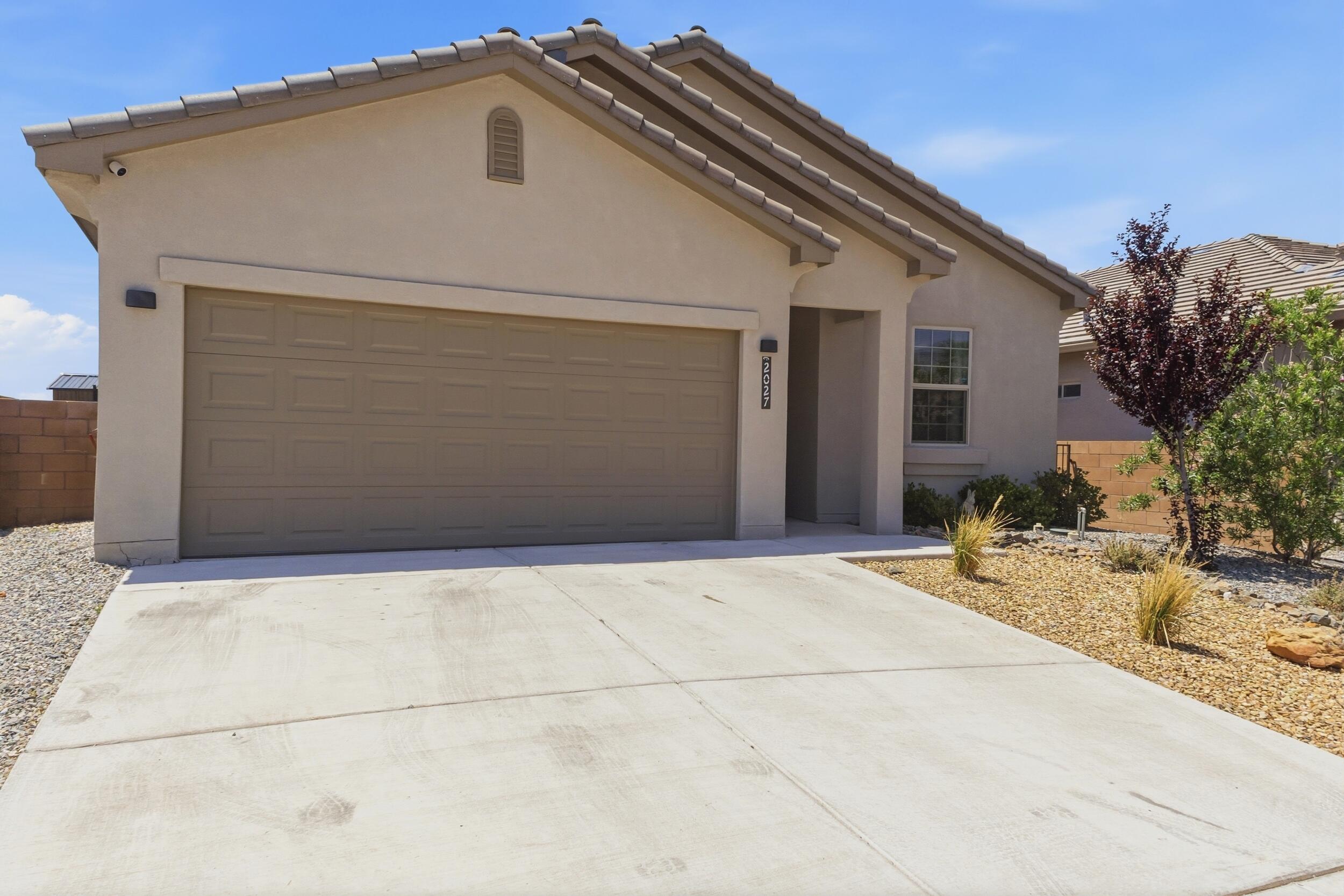 2027 White Dove Street SE, Albuquerque, NM 87123