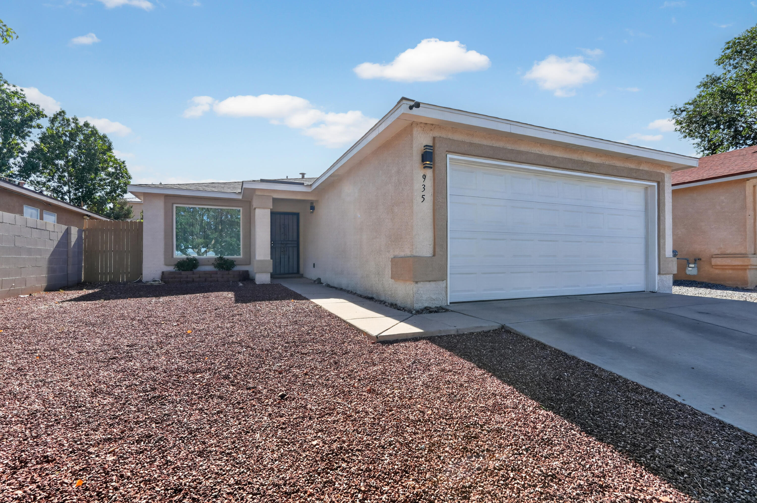 935 Peacock Drive SW, Albuquerque, NM 87121