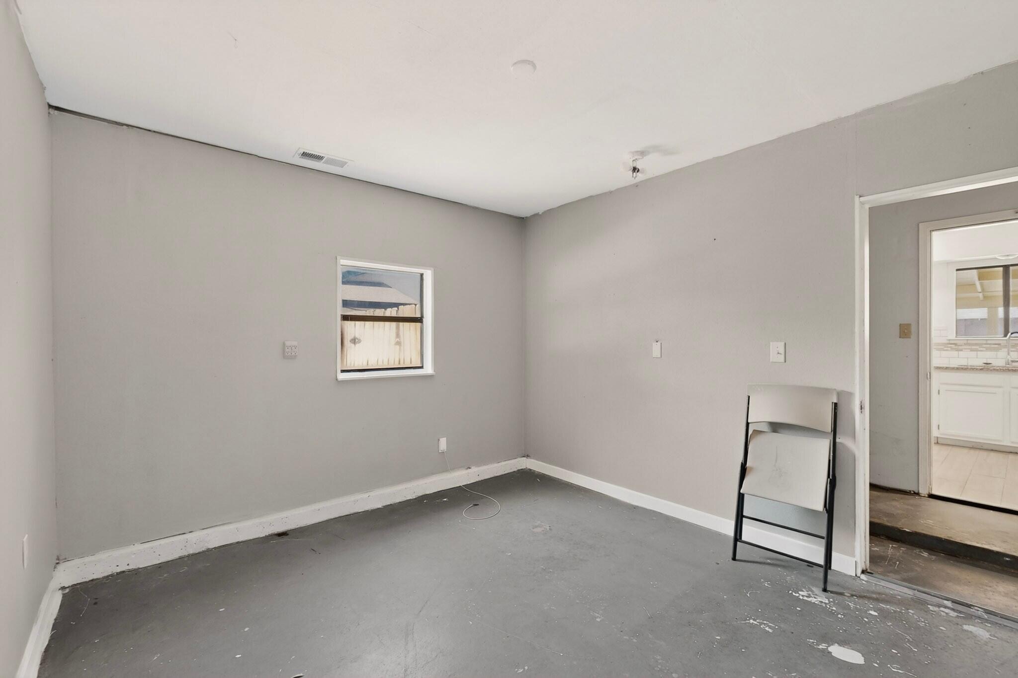 Photo 9 — 735 Stagecoach Road SE