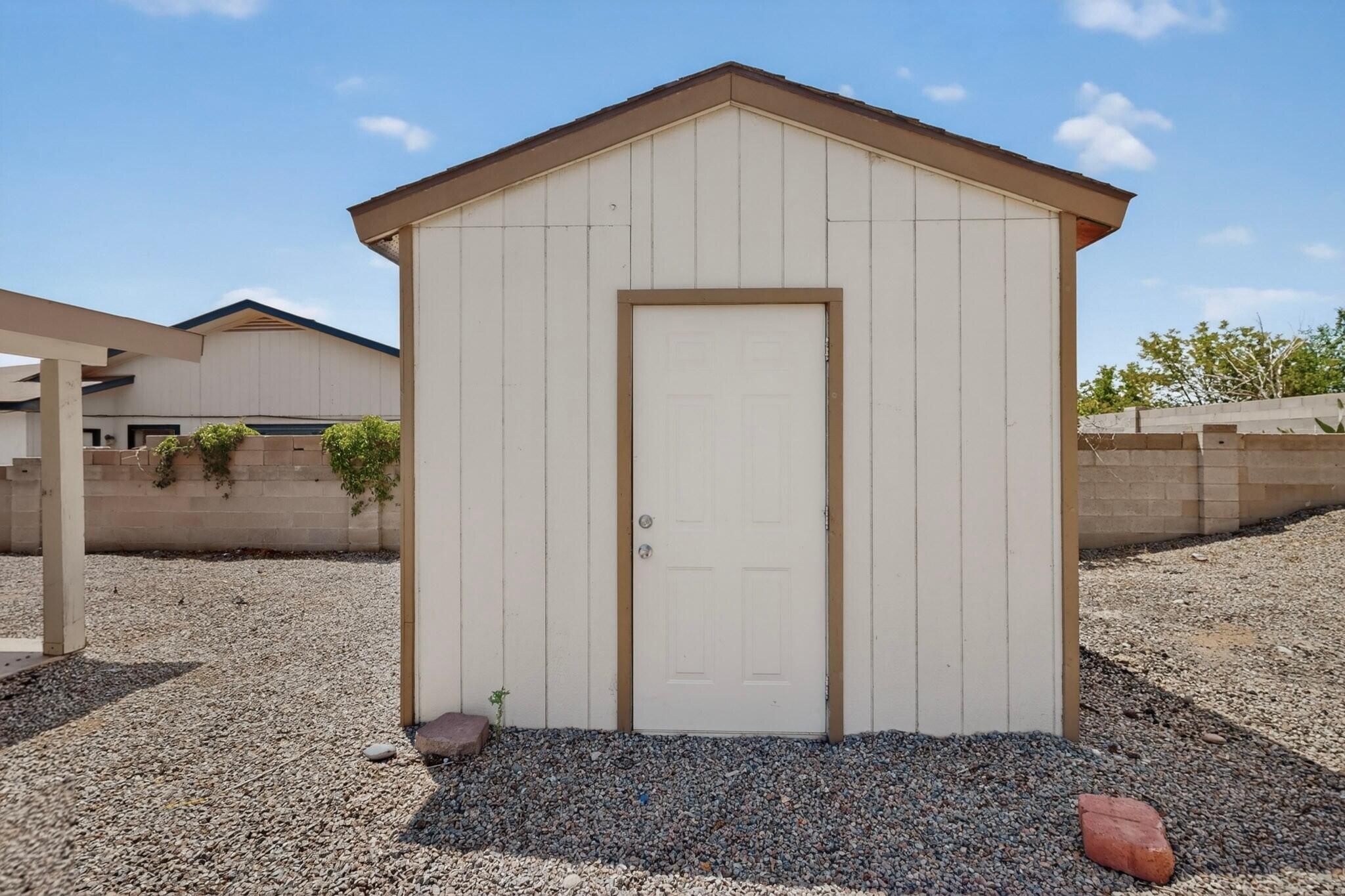 Photo 3 — 735 Stagecoach Road SE