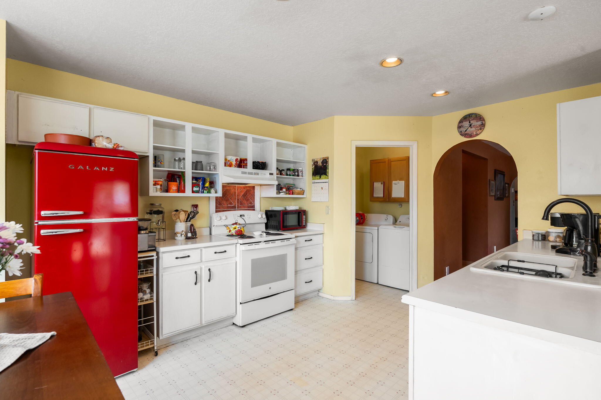 Photo 6 — 7541 Mackenzie Drive NE