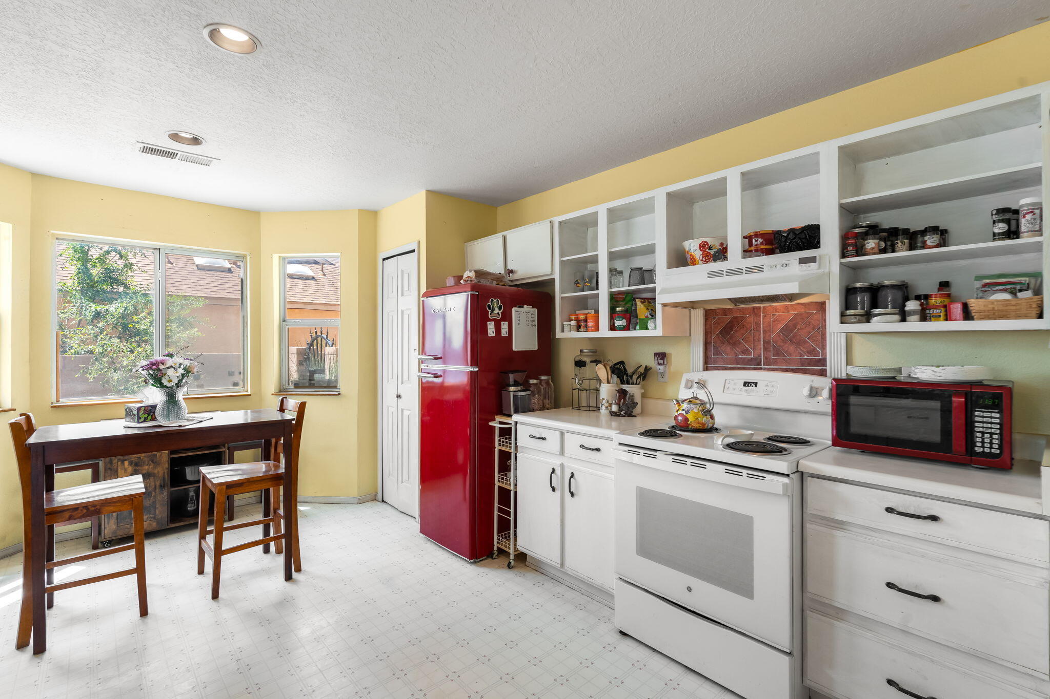 Photo 9 — 7541 Mackenzie Drive NE