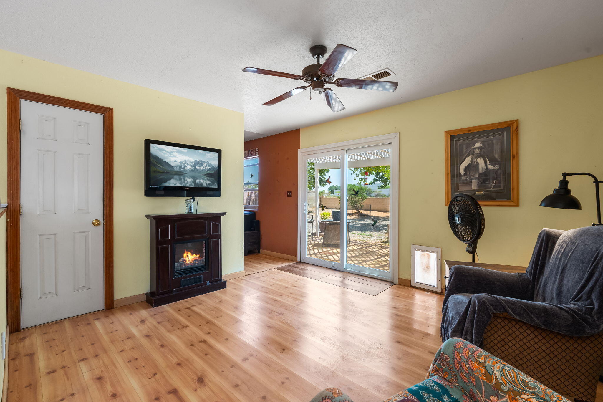 Photo 11 — 7541 Mackenzie Drive NE