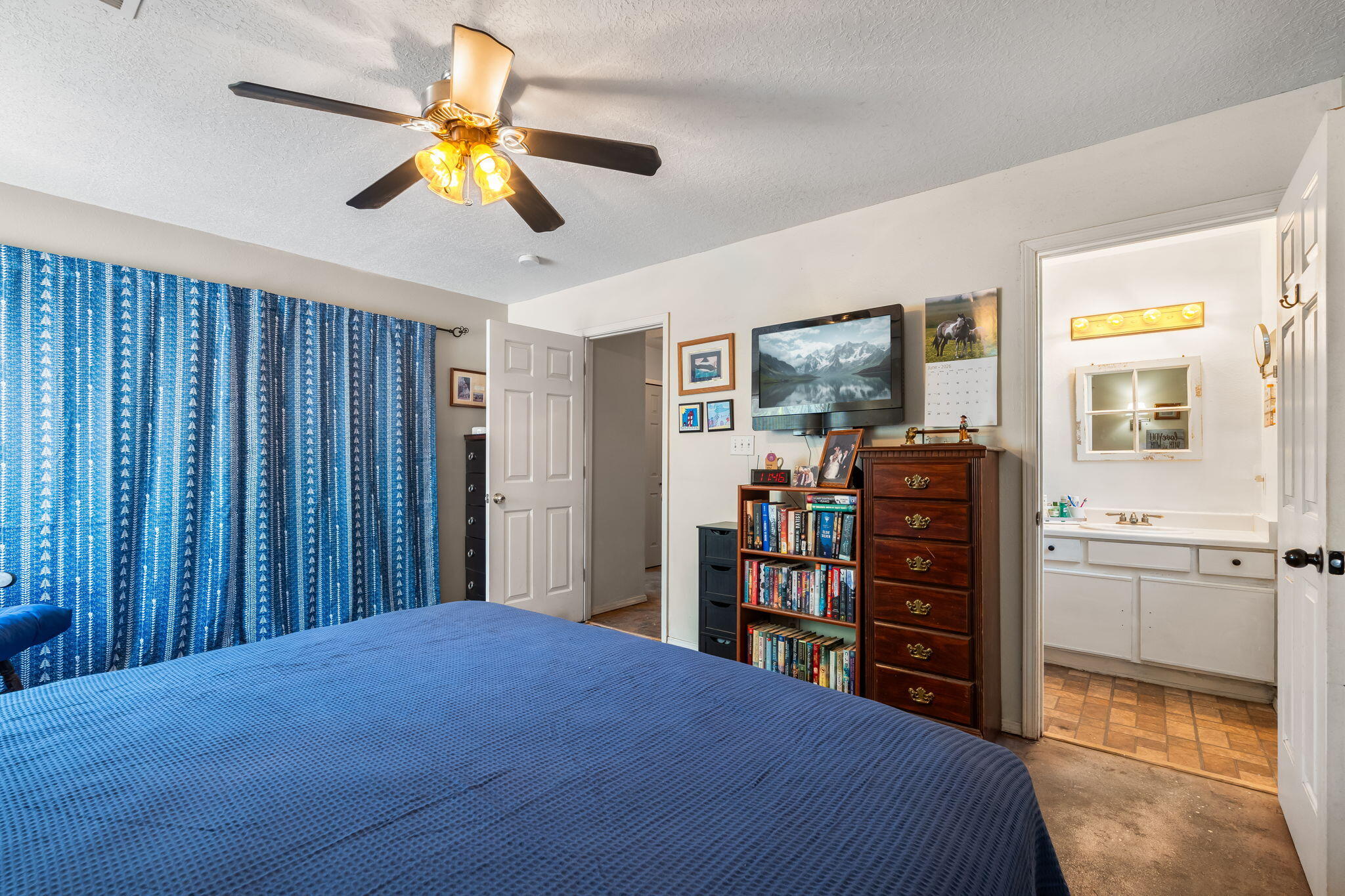 Photo 15 — 7541 Mackenzie Drive NE