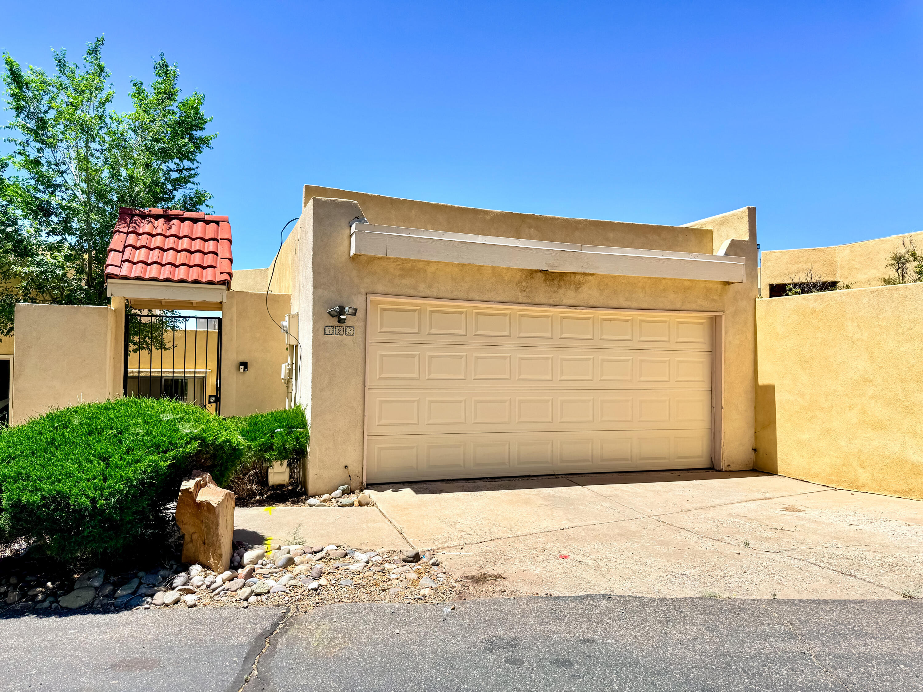Photo 10 — 523 Pinon Creek Road SE