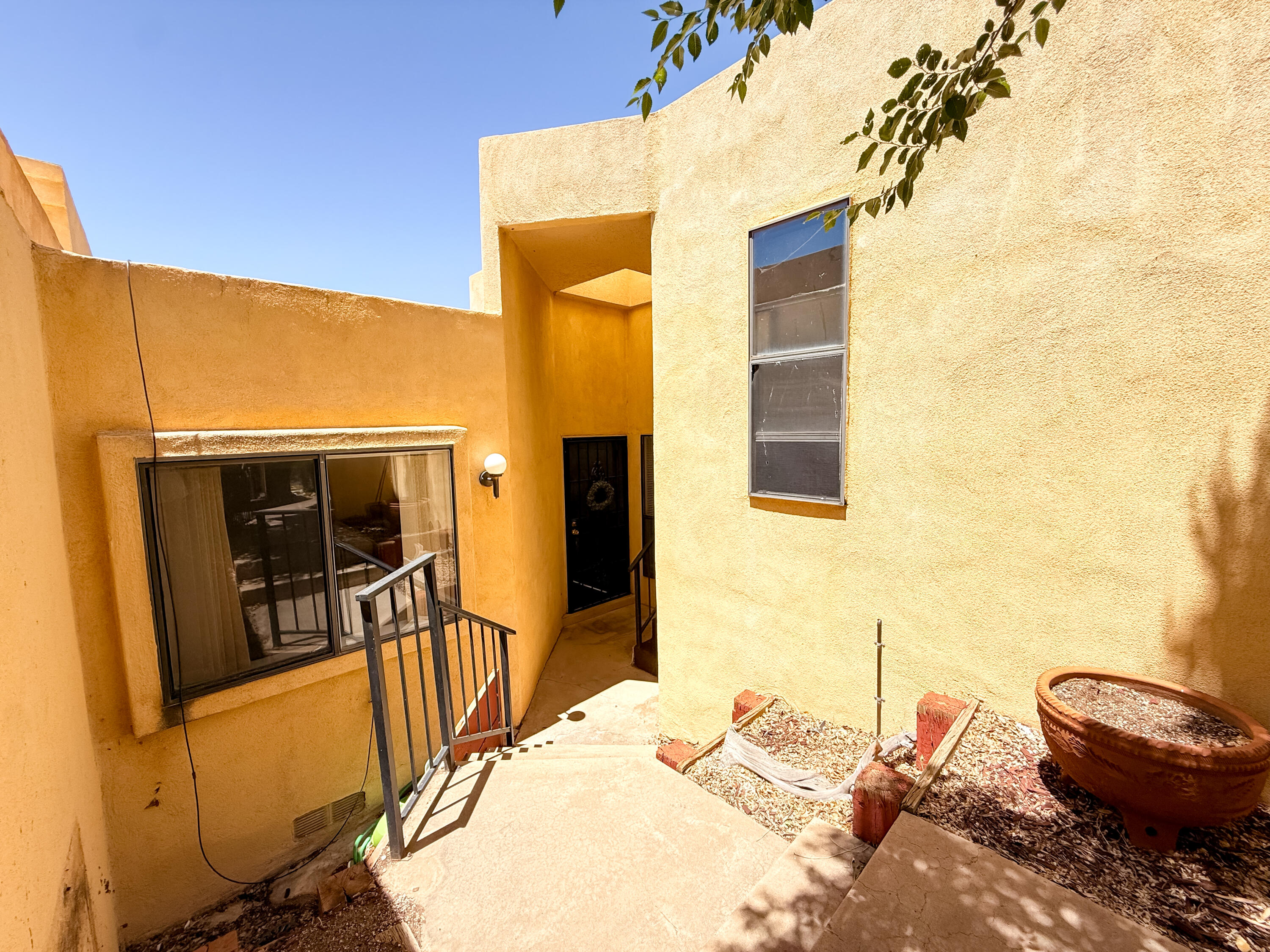 Photo 11 — 523 Pinon Creek Road SE