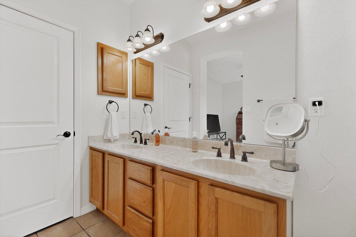 Photo 10 — 241 Rio Chama Circle SW