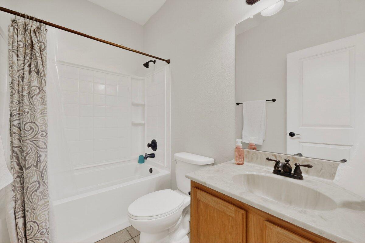 Photo 17 — 241 Rio Chama Circle SW