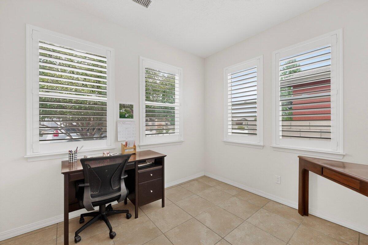 Photo 19 — 241 Rio Chama Circle SW