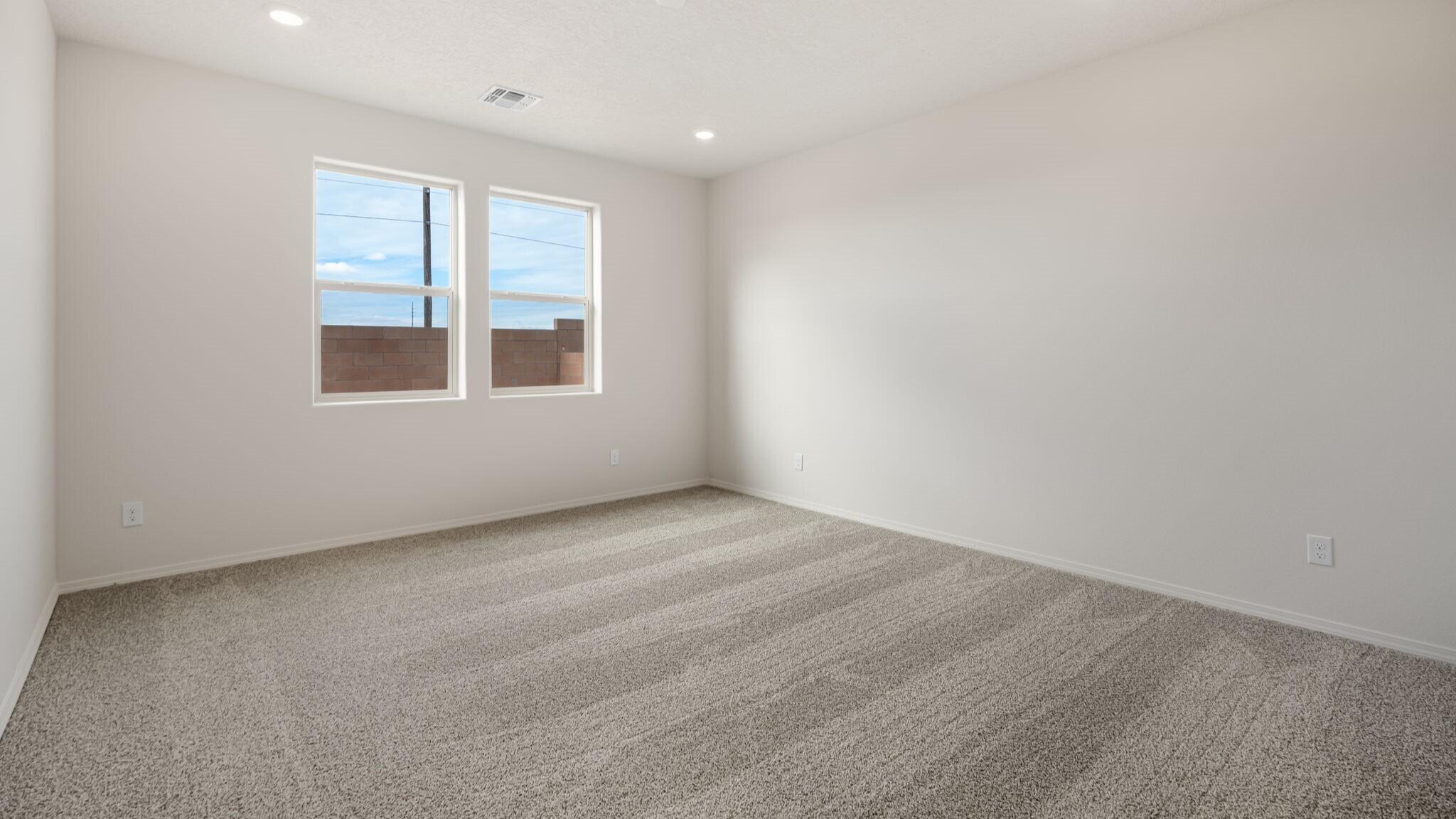 Photo 6 — 3360 Dijamant Loop SE
