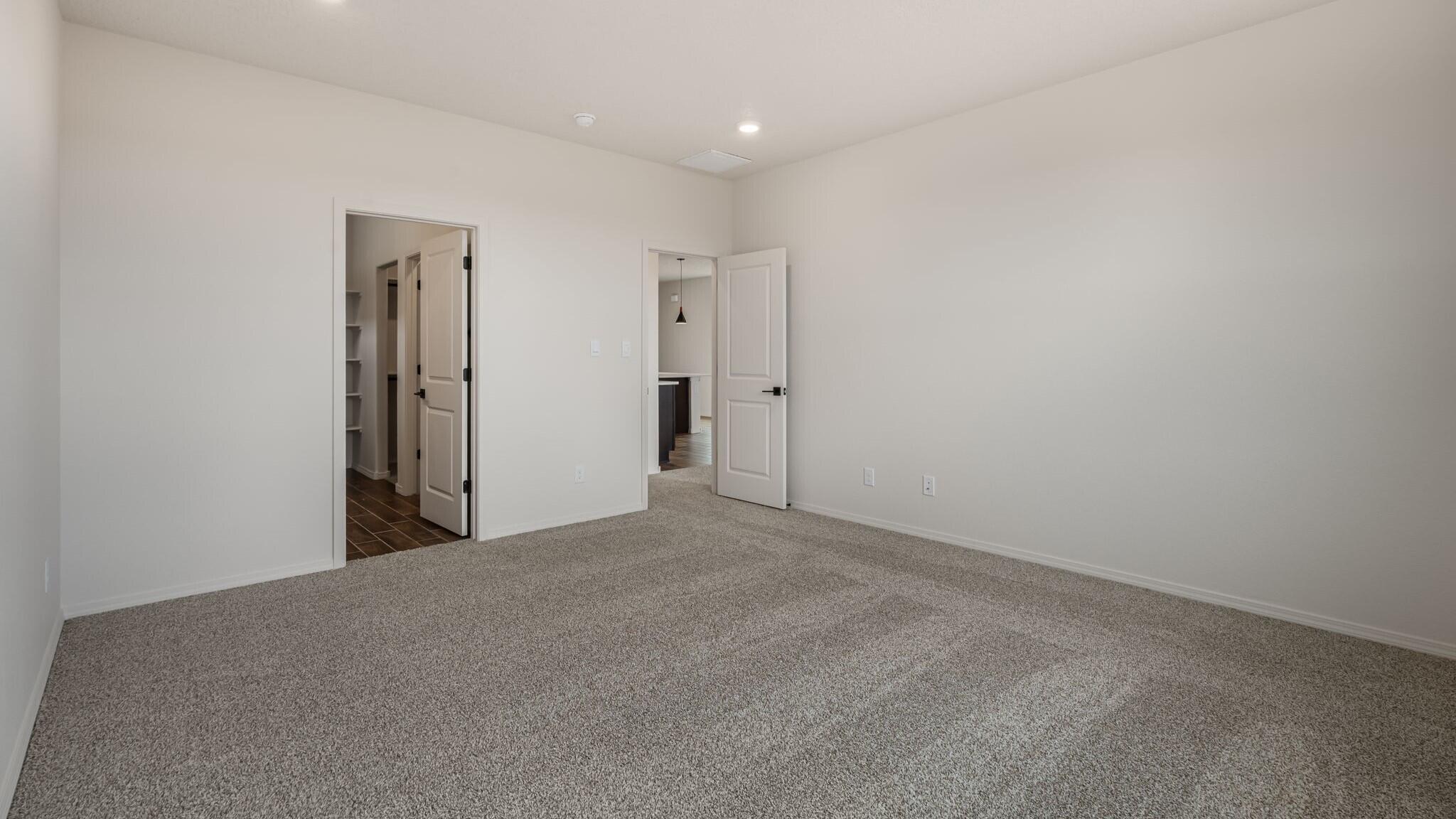 Photo 7 — 3360 Dijamant Loop SE