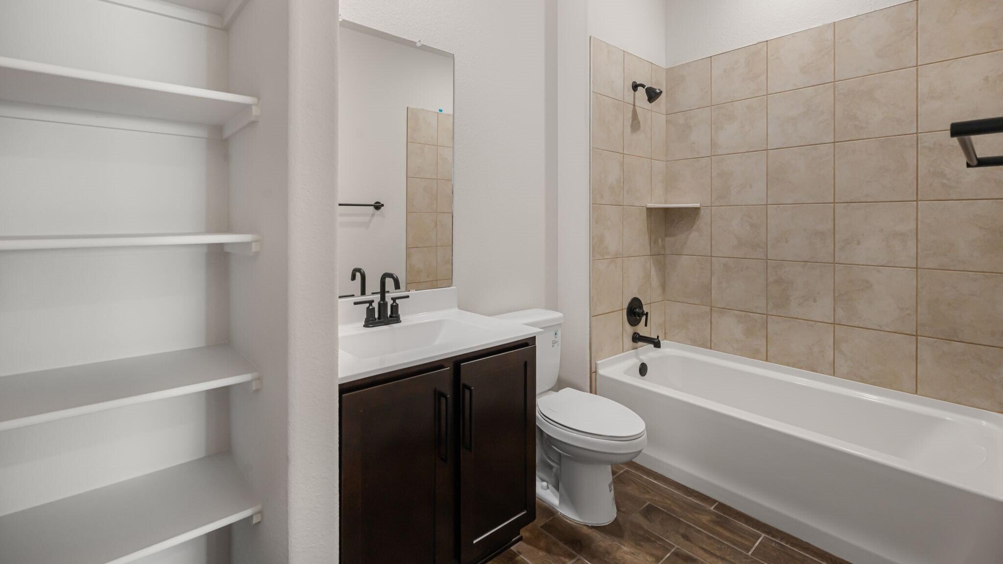 Photo 10 — 3360 Dijamant Loop SE