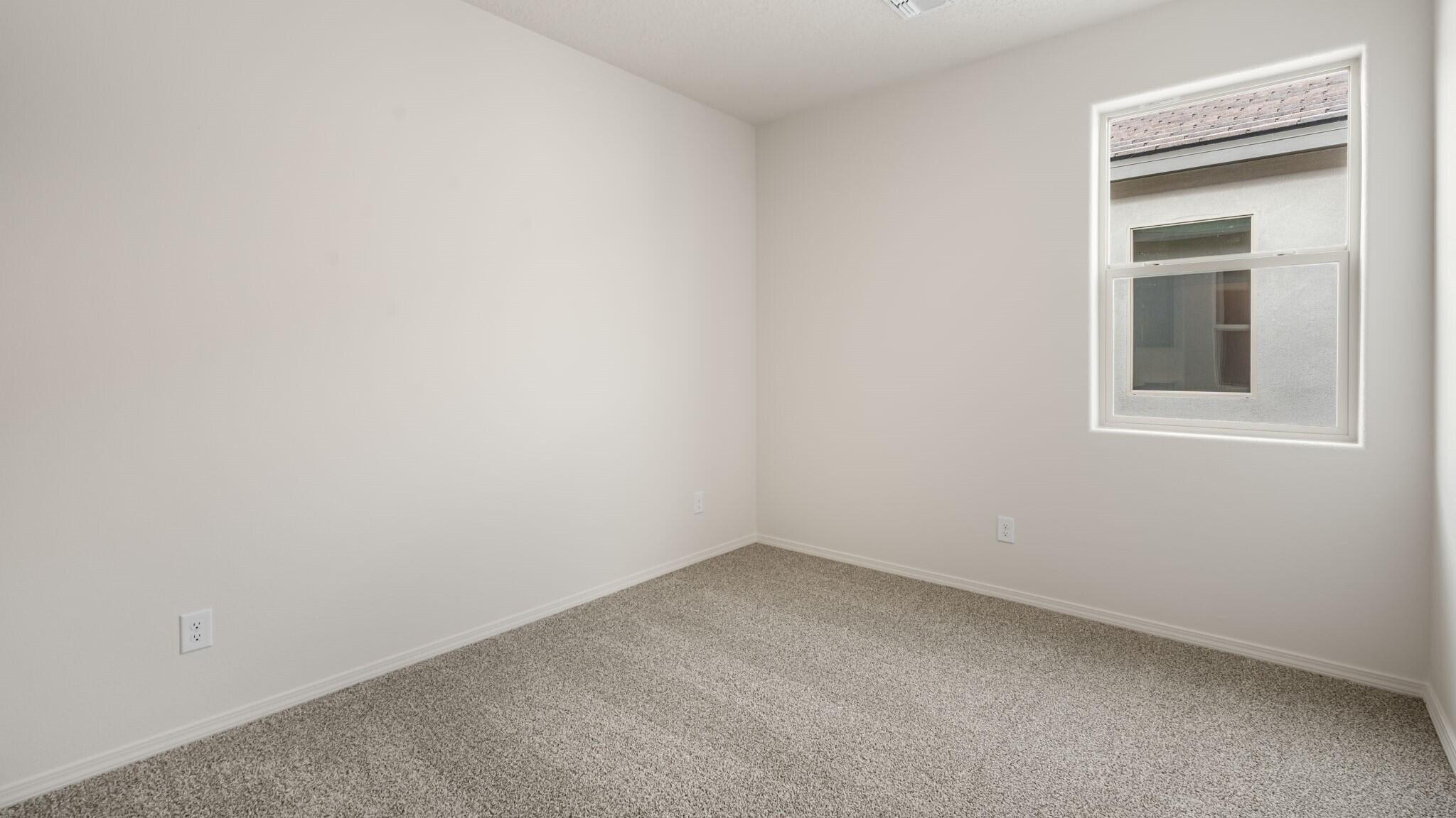 Photo 12 — 3360 Dijamant Loop SE