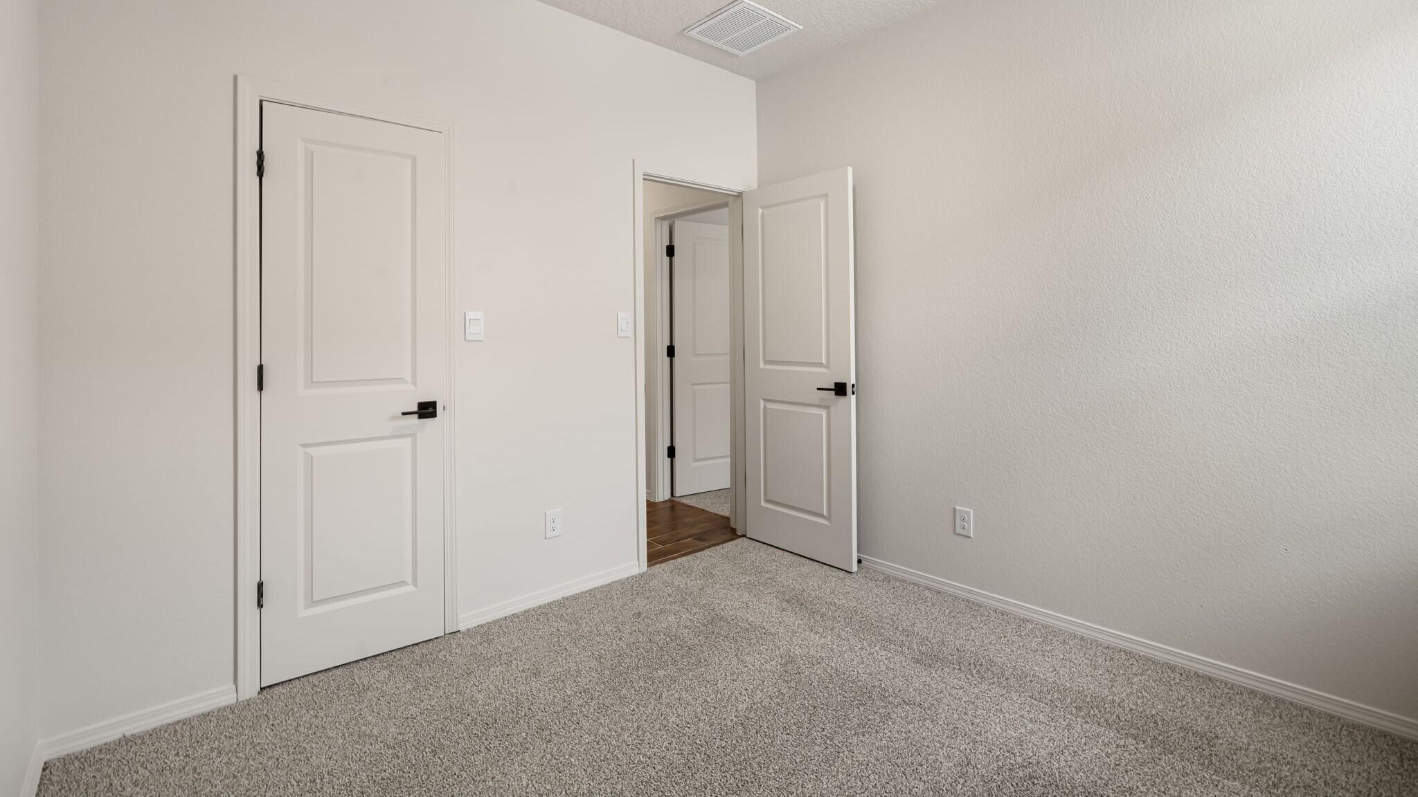 Photo 15 — 3360 Dijamant Loop SE