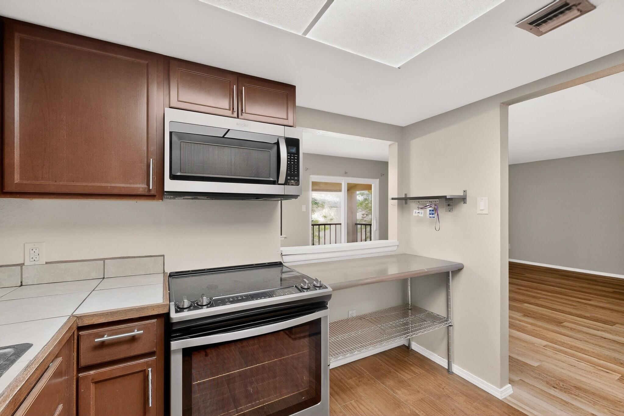 Photo 13 — 915 Country Club Drive SE APT H