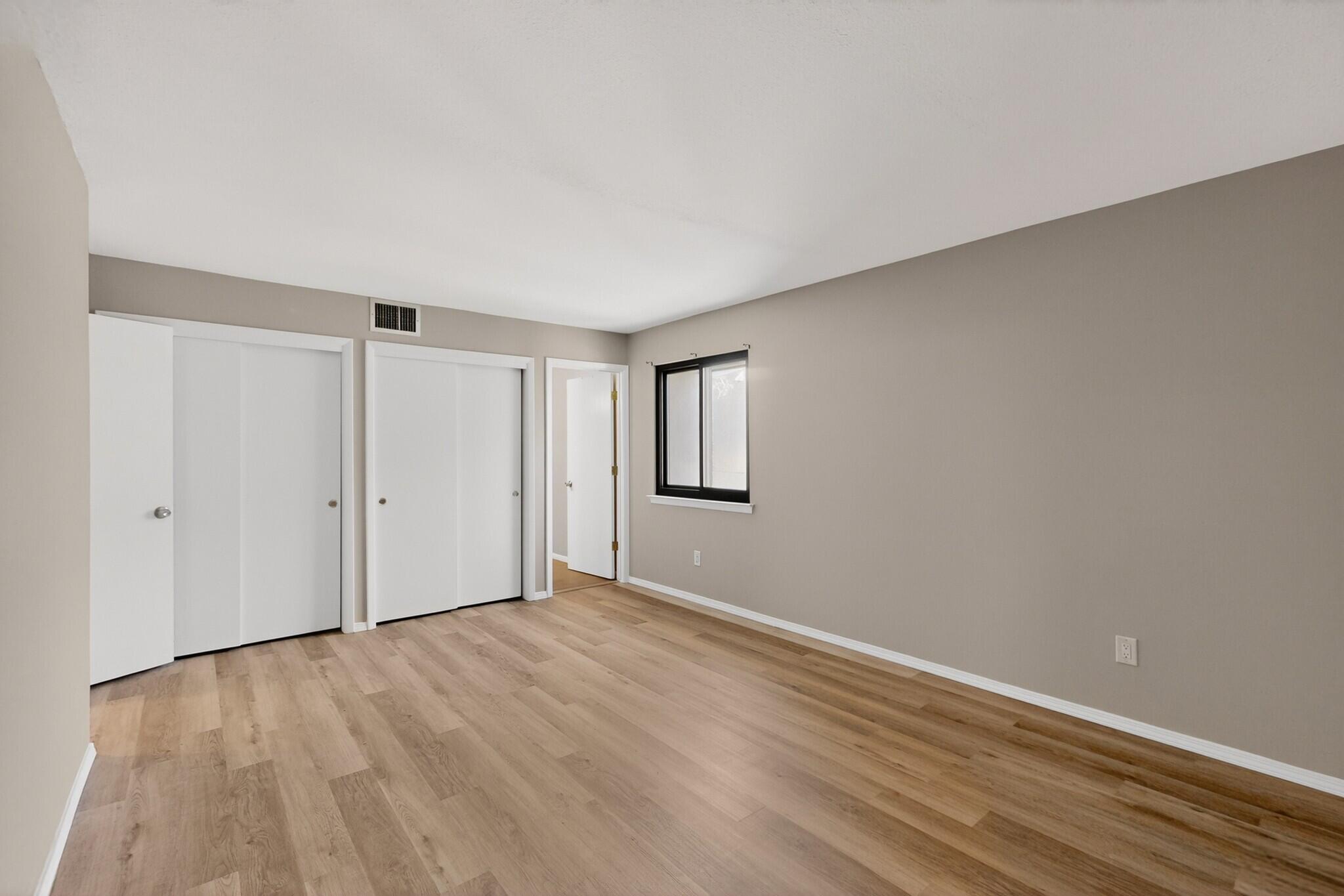 Photo 19 — 915 Country Club Drive SE APT H