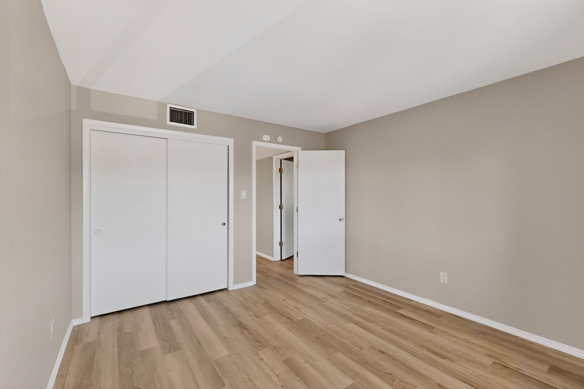 Photo 9 — 915 Country Club Drive SE APT H
