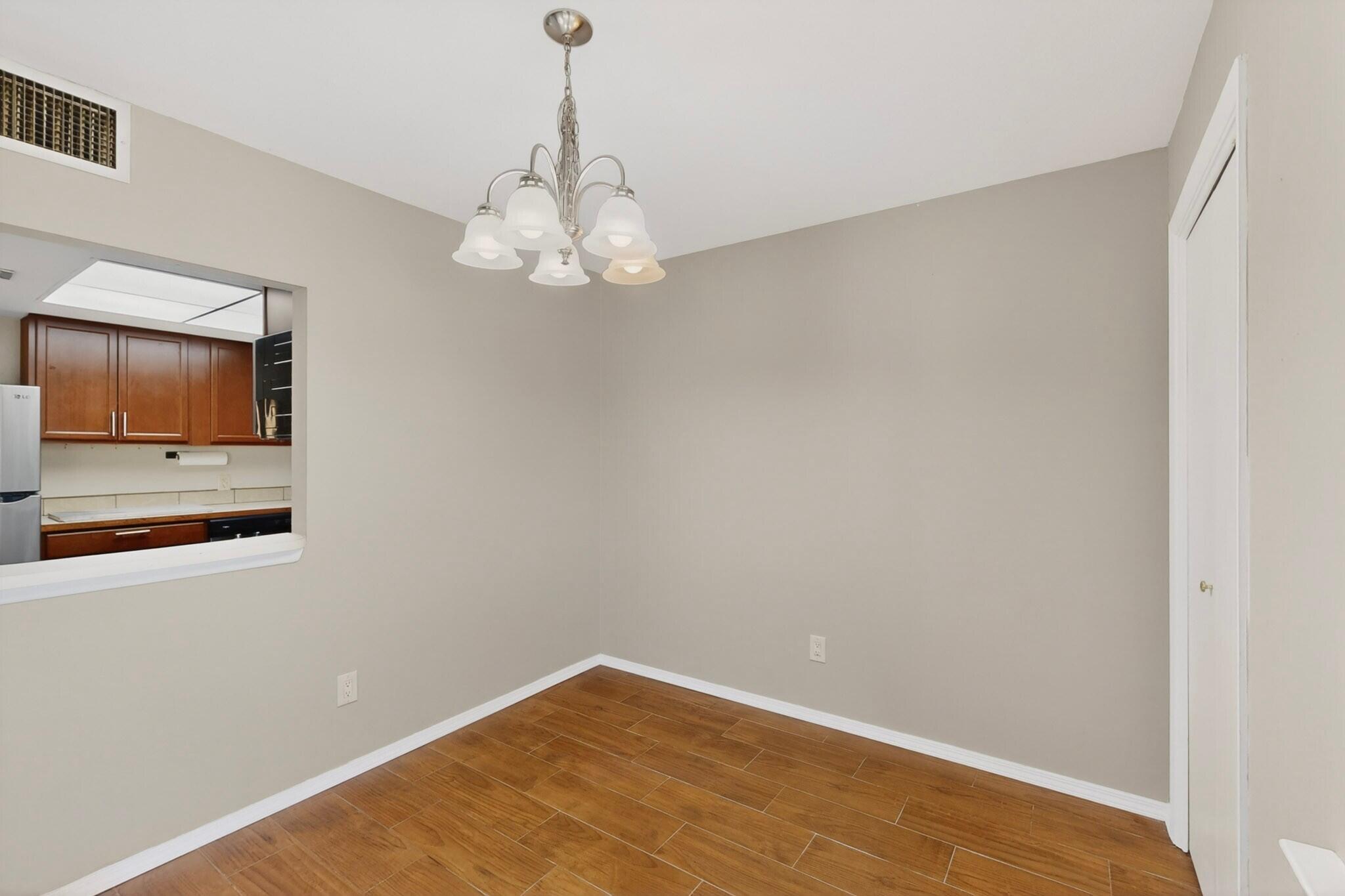 Photo 10 — 915 Country Club Drive SE APT H
