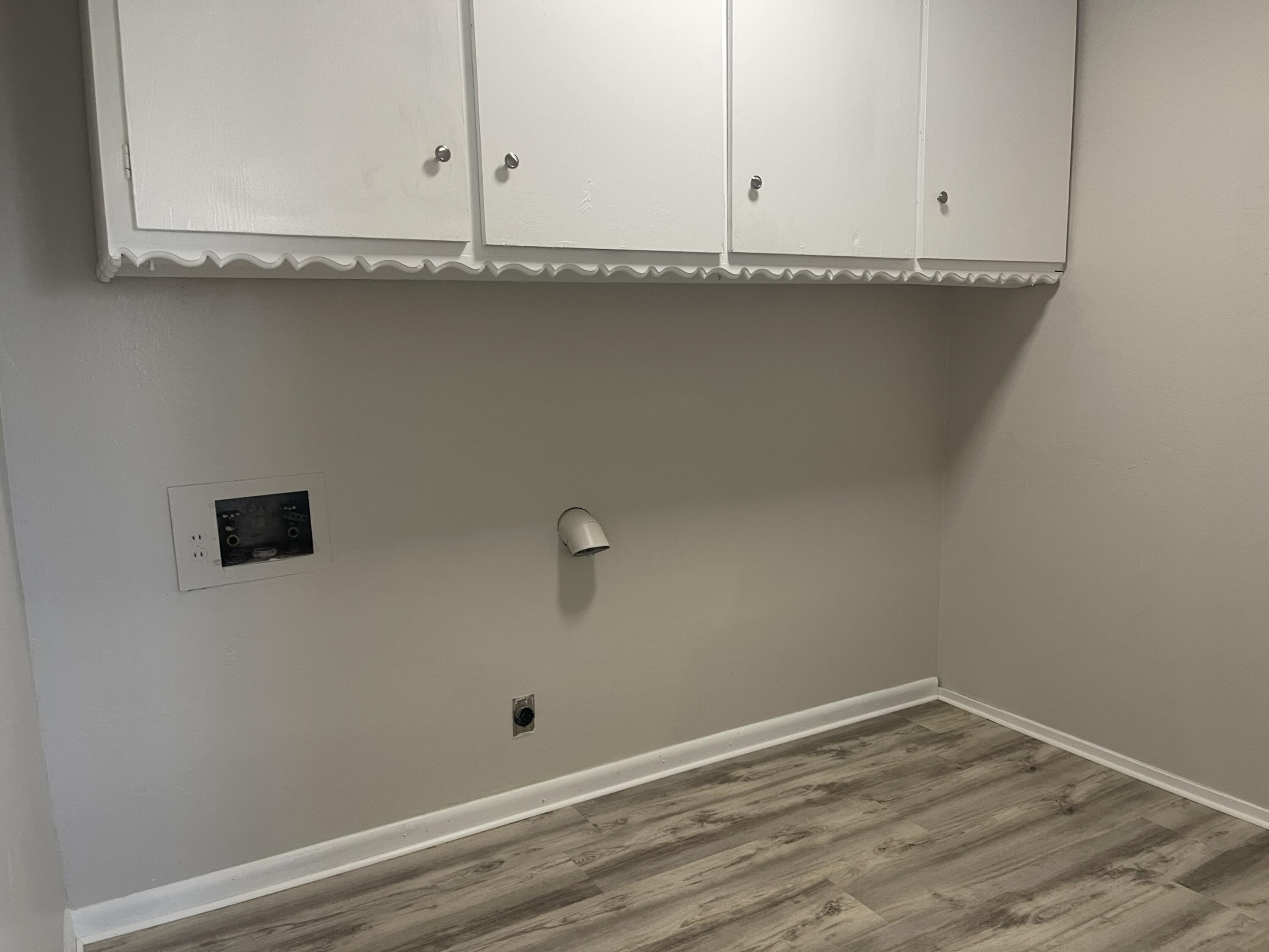 Photo 14 — 4400 Hilton Avenue NE