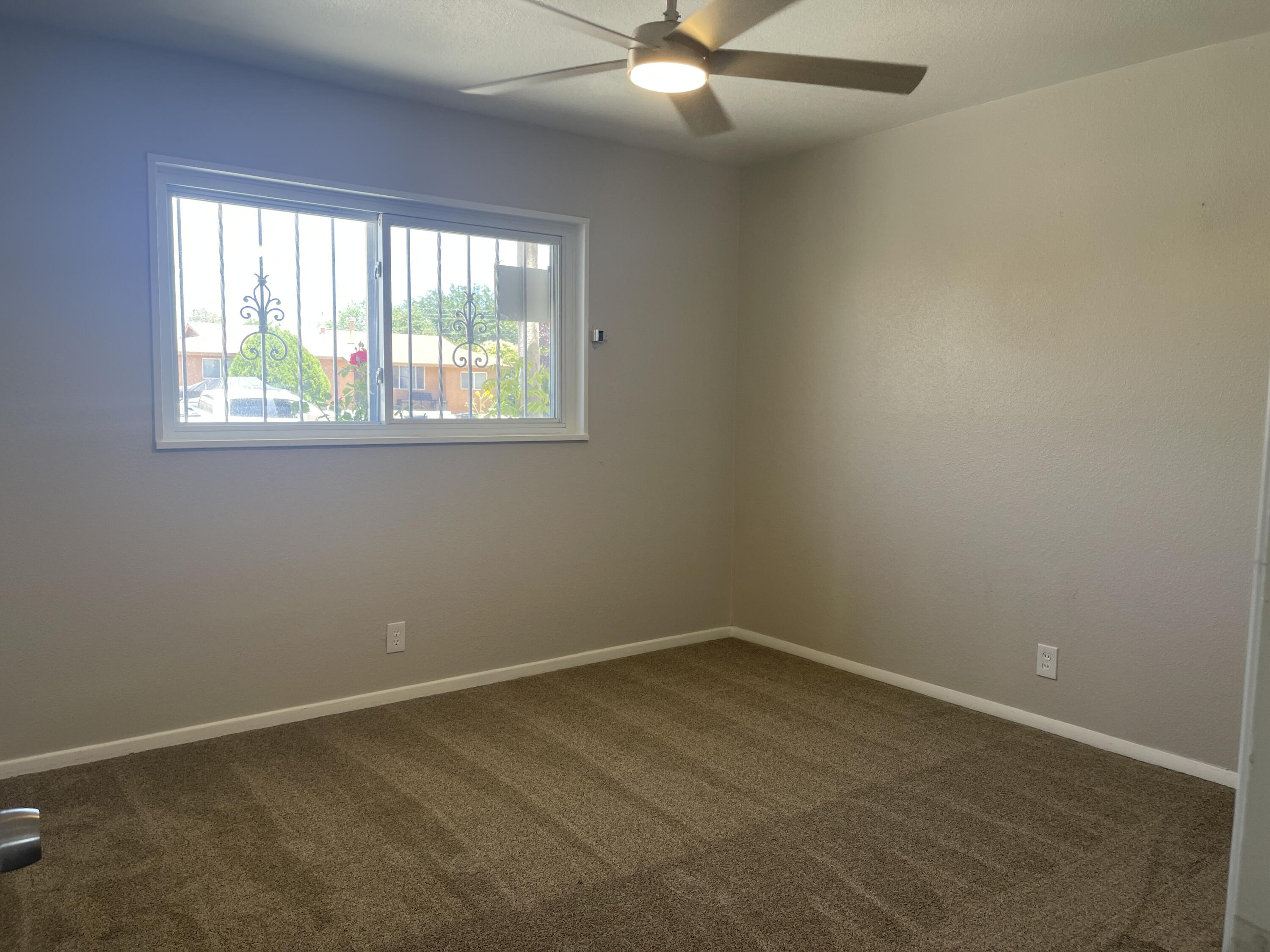 Photo 4 — 4400 Hilton Avenue NE