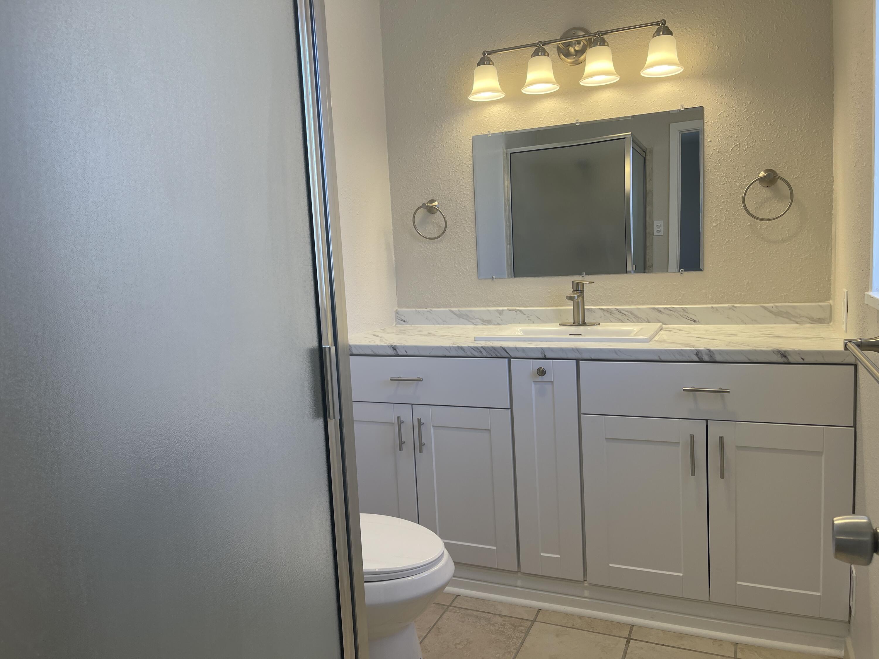 Photo 3 — 4400 Hilton Avenue NE