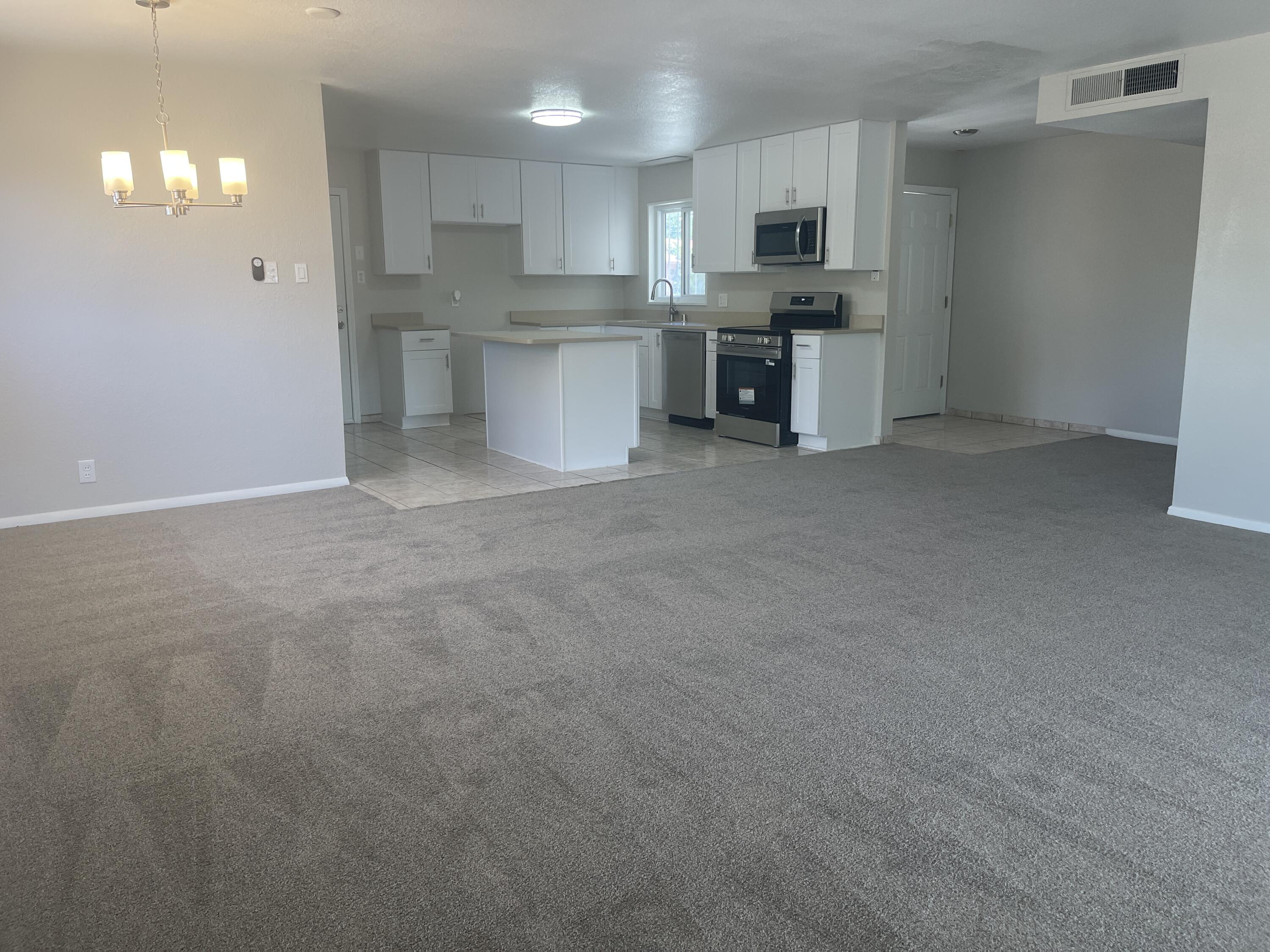 Photo 18 — 4400 Hilton Avenue NE