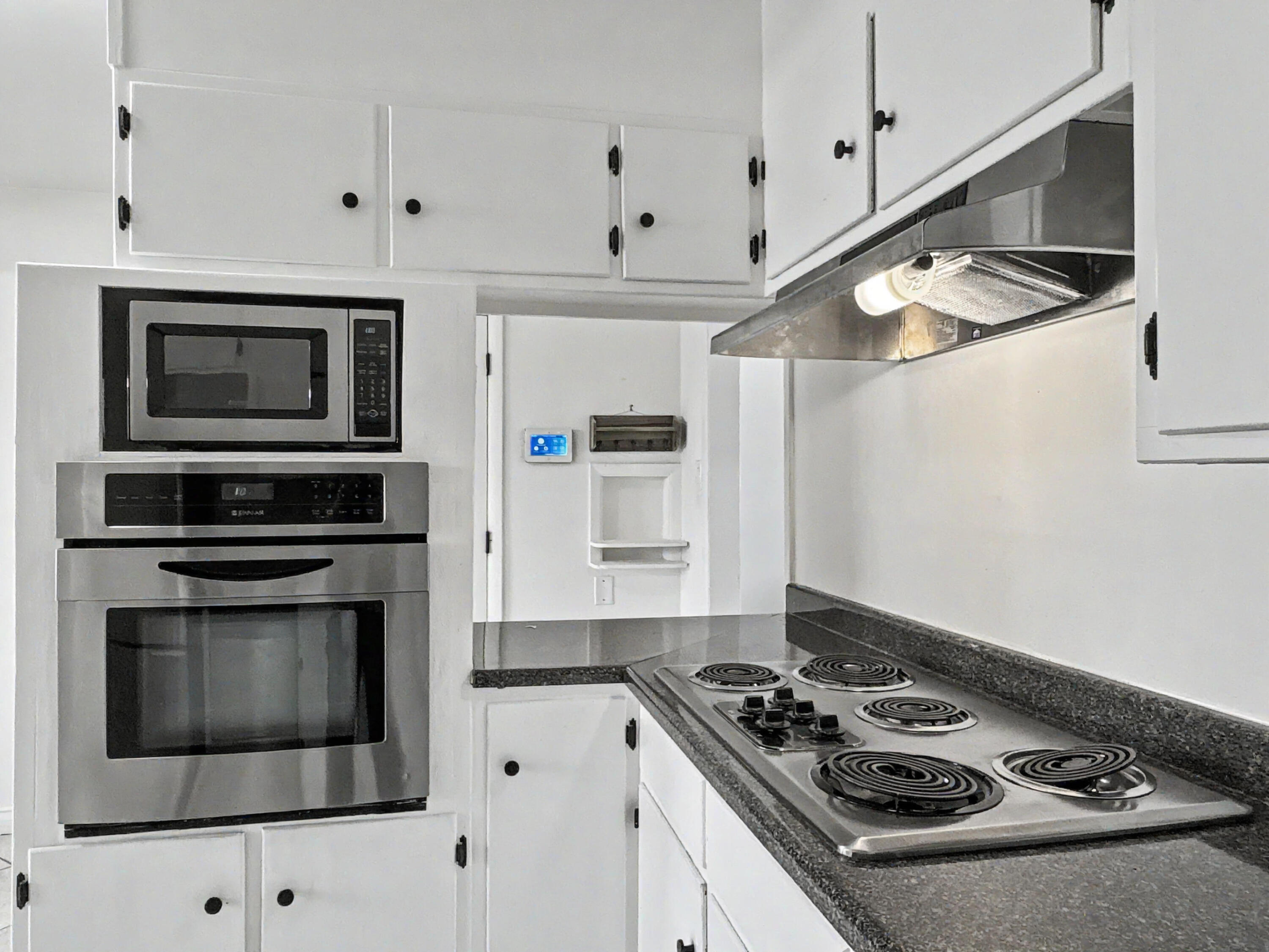 Photo 2 — 3808 Candelaria Road NE