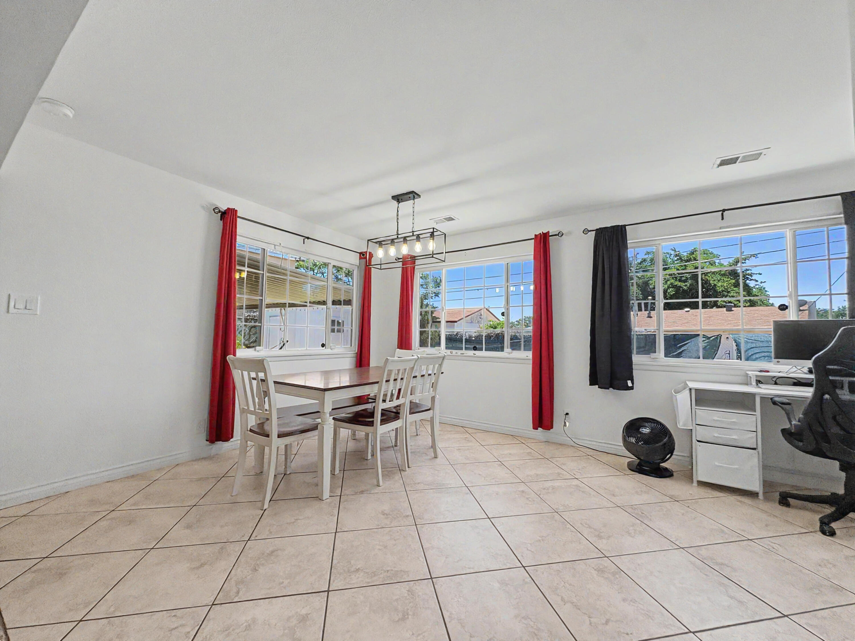 Photo 4 — 3808 Candelaria Road NE