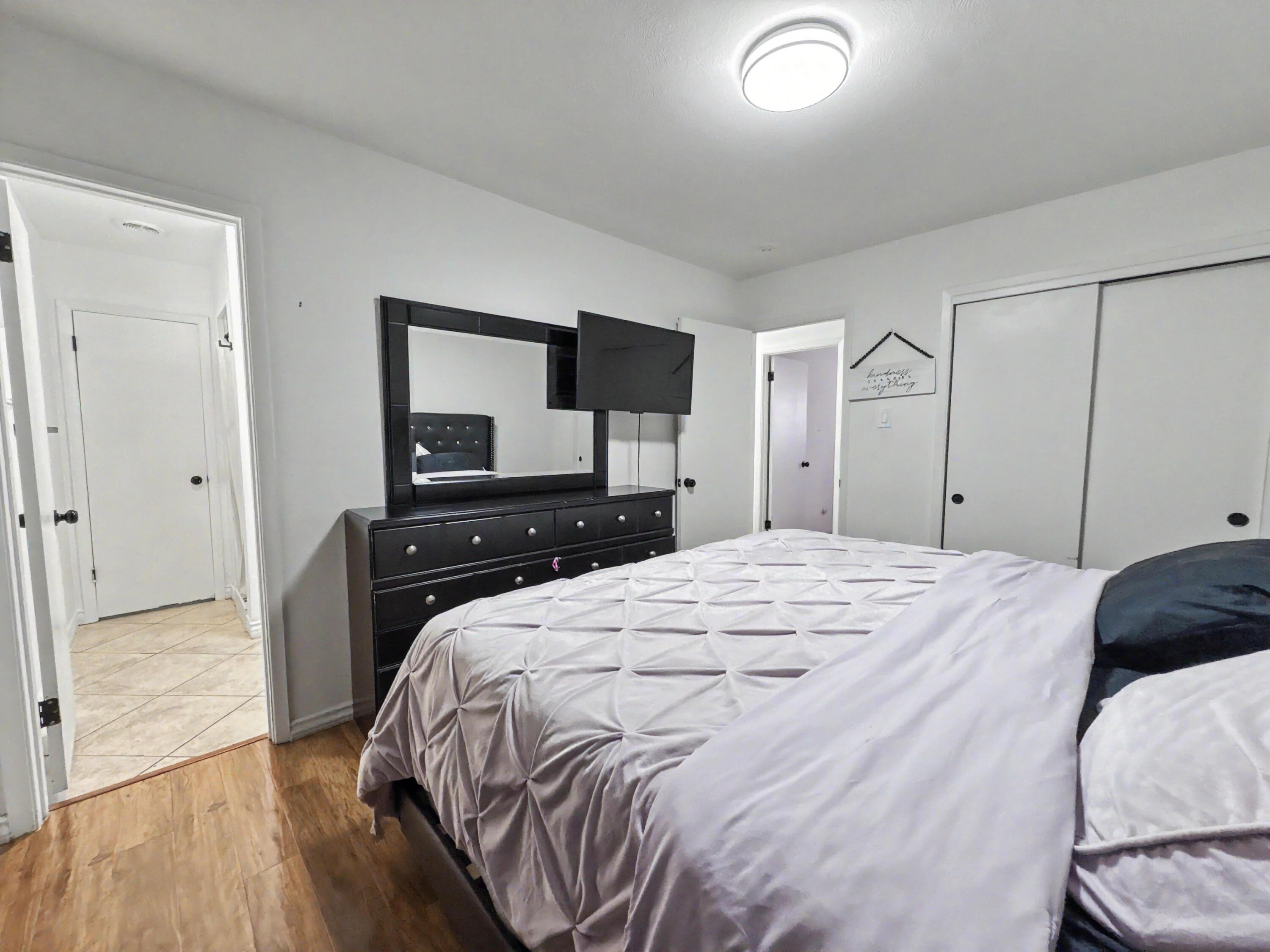 Photo 7 — 3808 Candelaria Road NE
