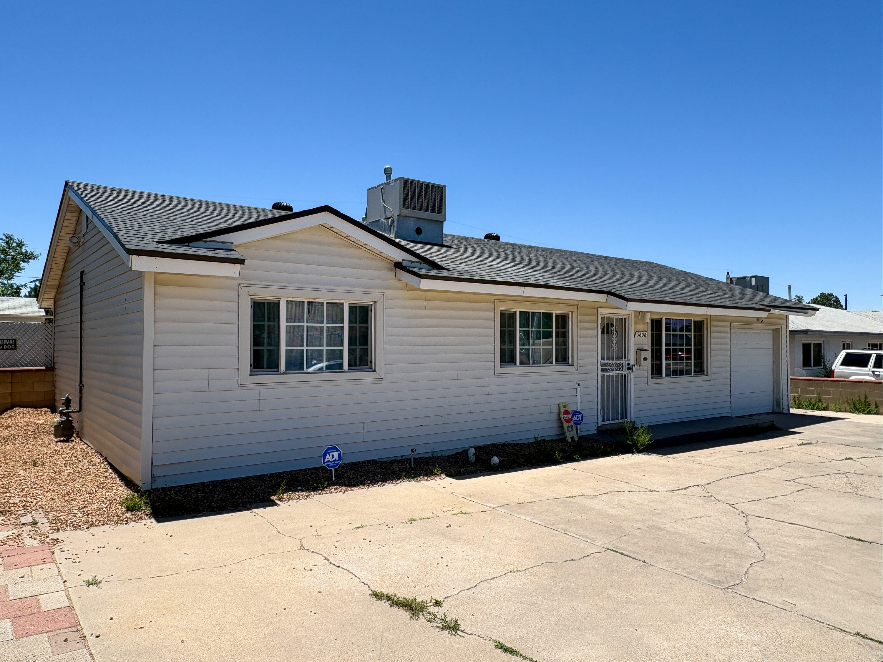 Photo 20 — 3808 Candelaria Road NE