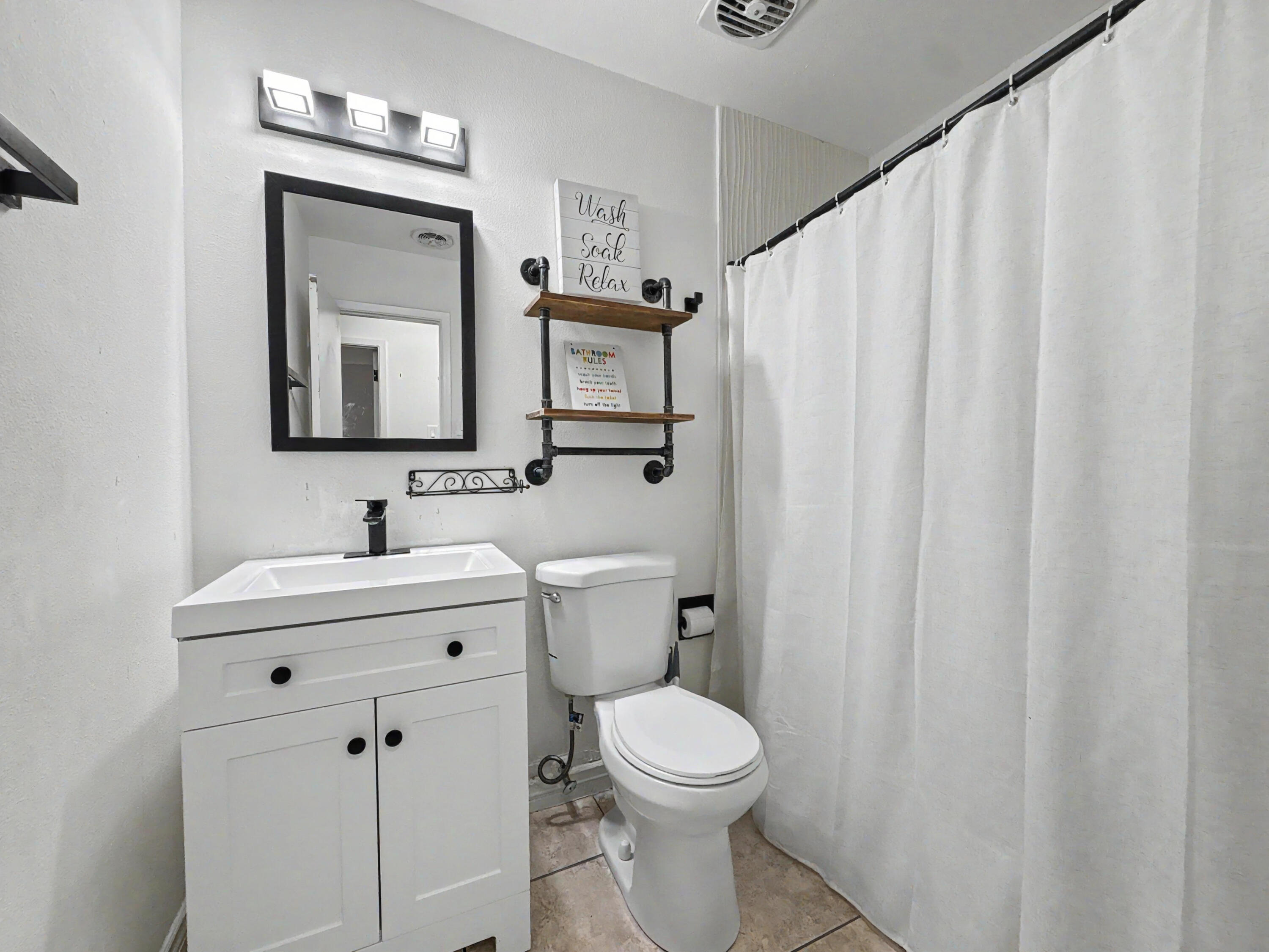 Photo 12 — 3808 Candelaria Road NE