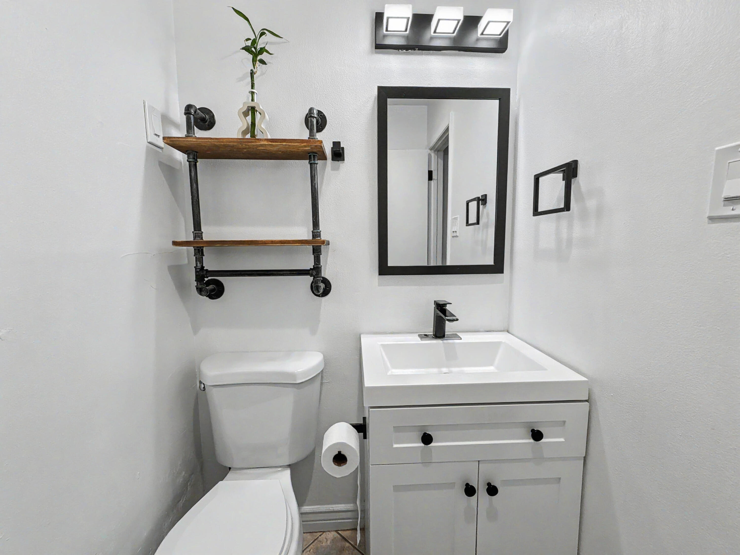 Photo 14 — 3808 Candelaria Road NE