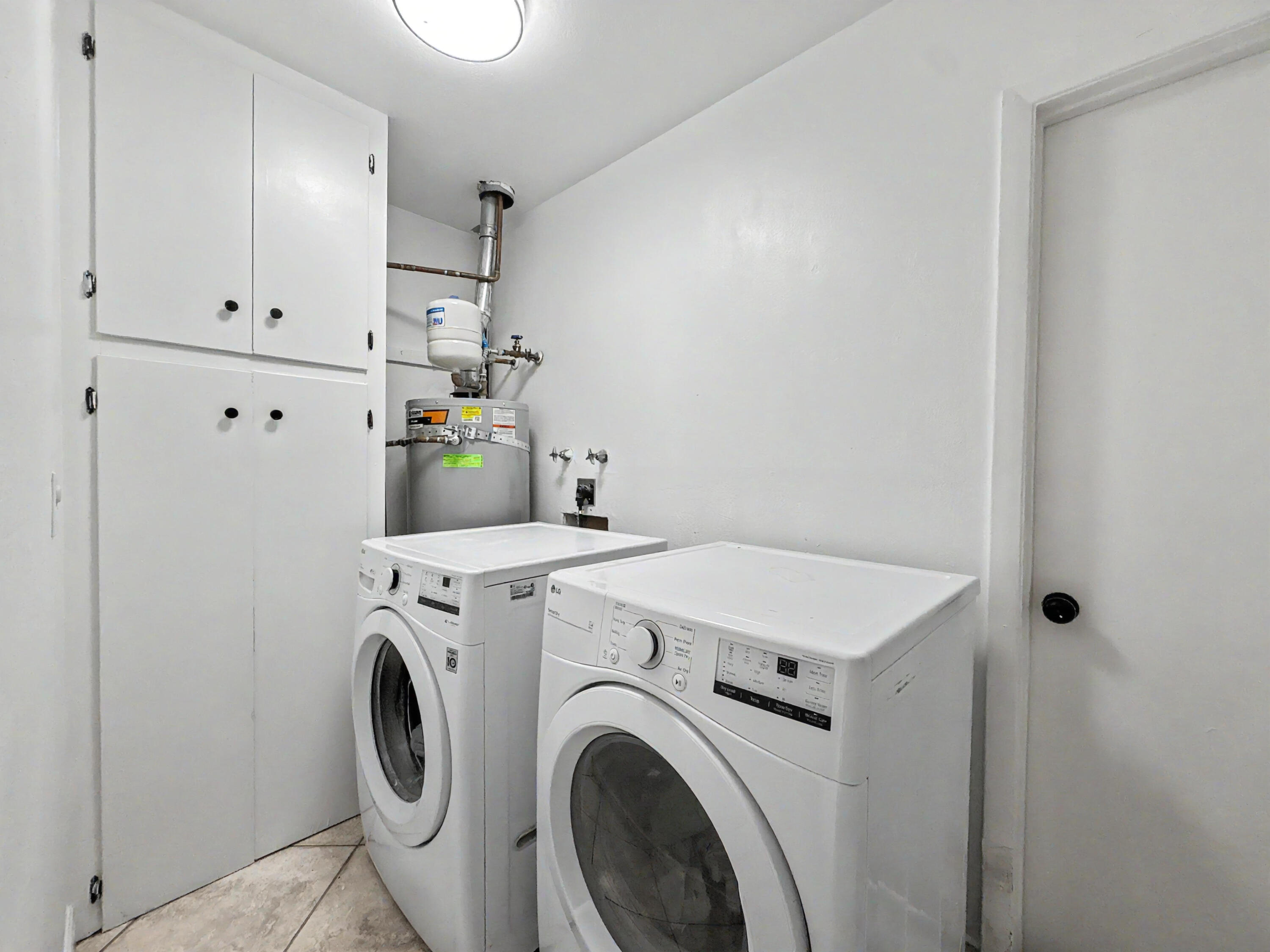 Photo 15 — 3808 Candelaria Road NE