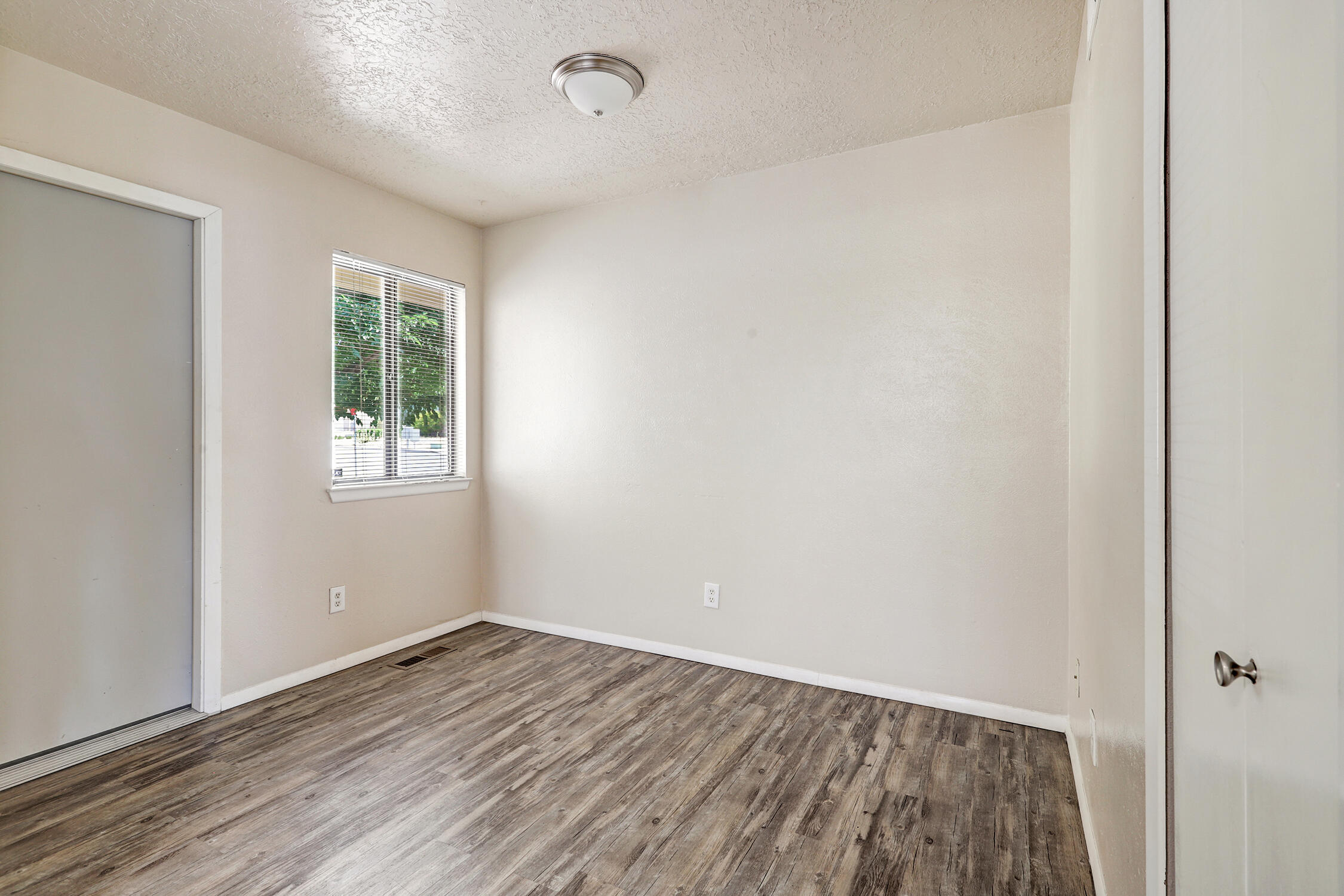 Photo 18 — 8546 Yeager Drive NE