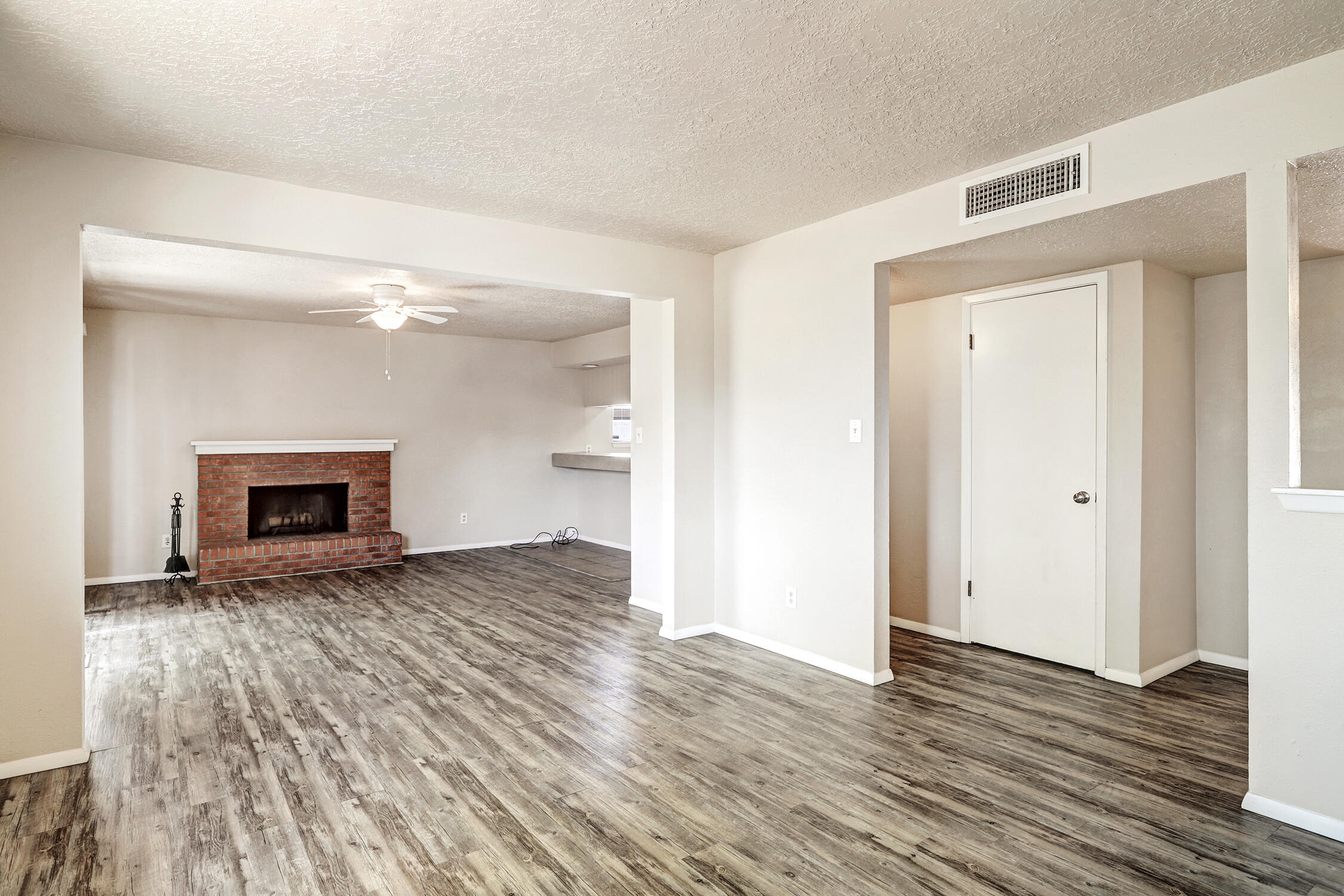 Photo 10 — 8546 Yeager Drive NE