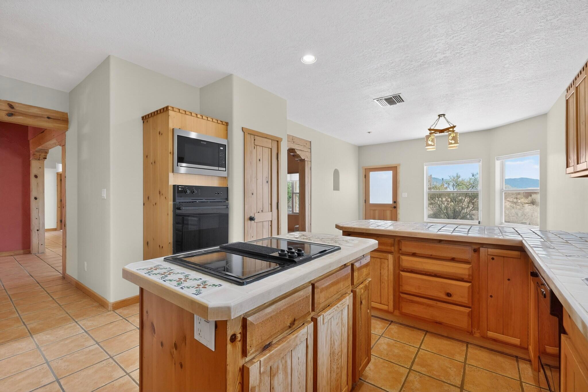 Photo 18 — 1340 Acapulco Road NE